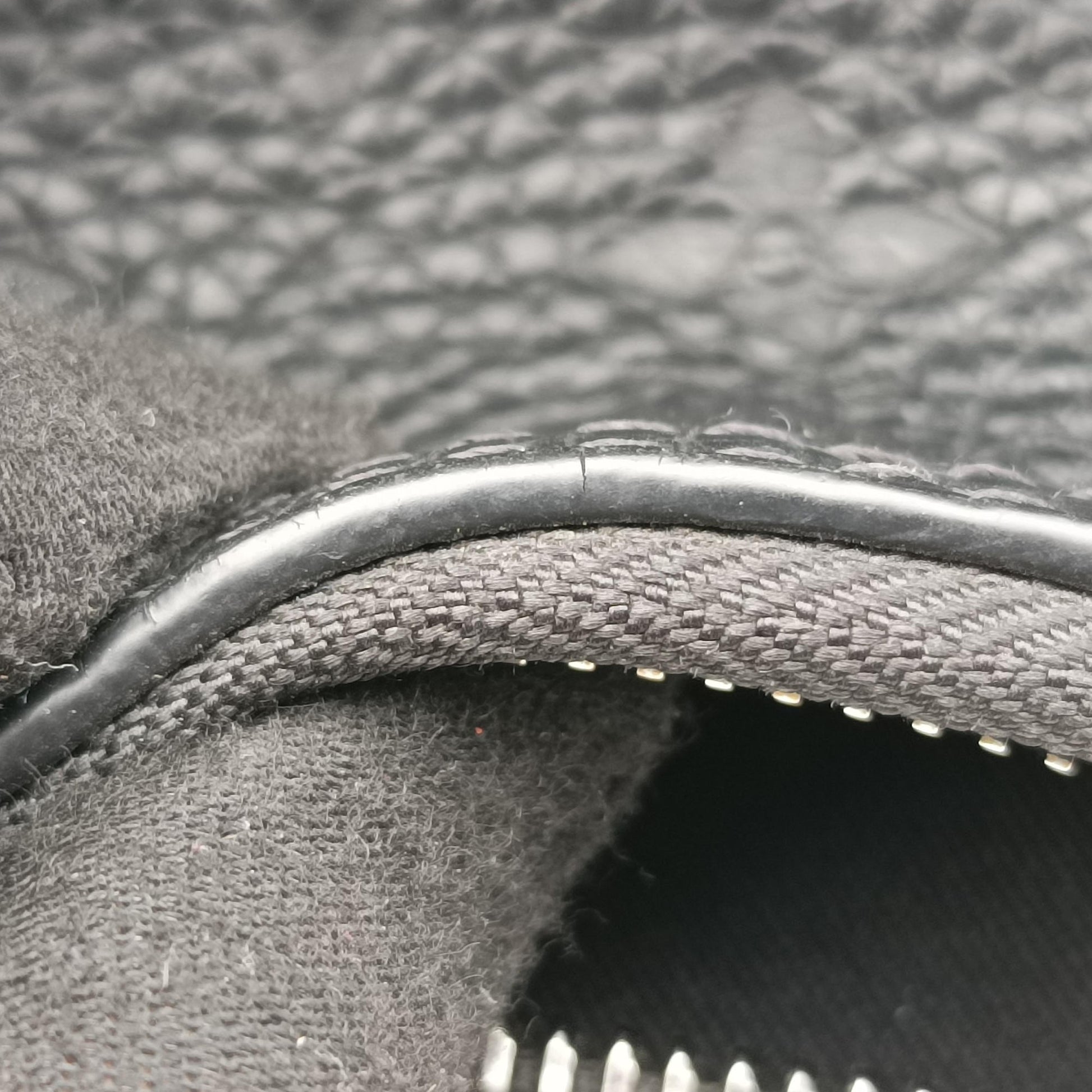 Triangle 	Messenger Noir Monogram Empreinte M55878 AR4129トリアングル メッセンジャー ノワール モノグラムアンプラント M55878 AR4129