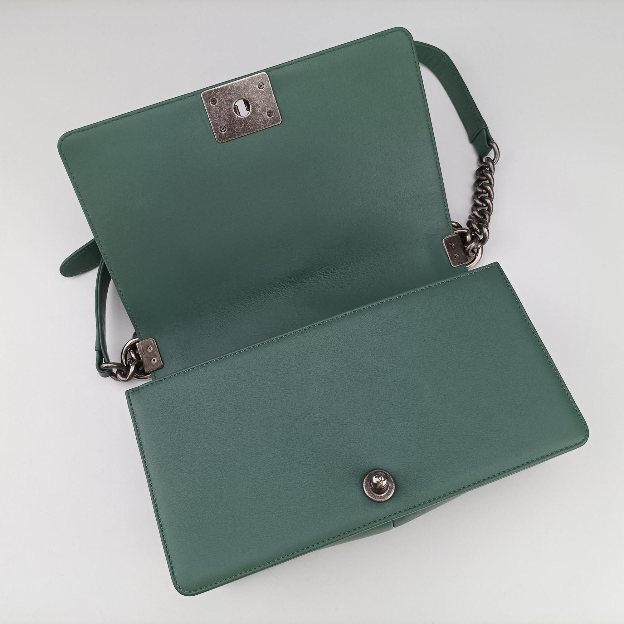BOY CHANEL Green Leather A67086 26205628ボーイシャネル グリーン レザー A67086 26205628