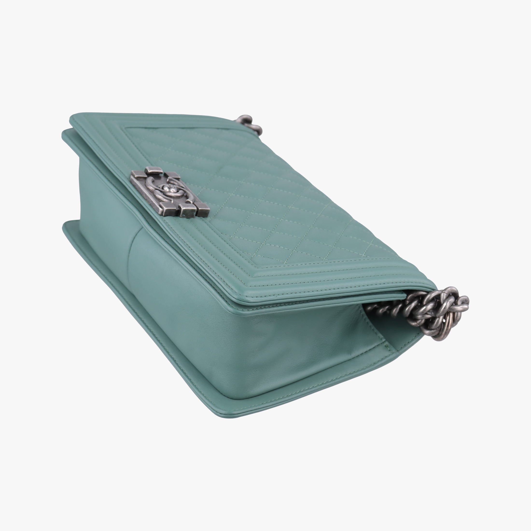 BOY CHANEL Green Leather A67086 26205628ボーイシャネル グリーン レザー A67086 26205628