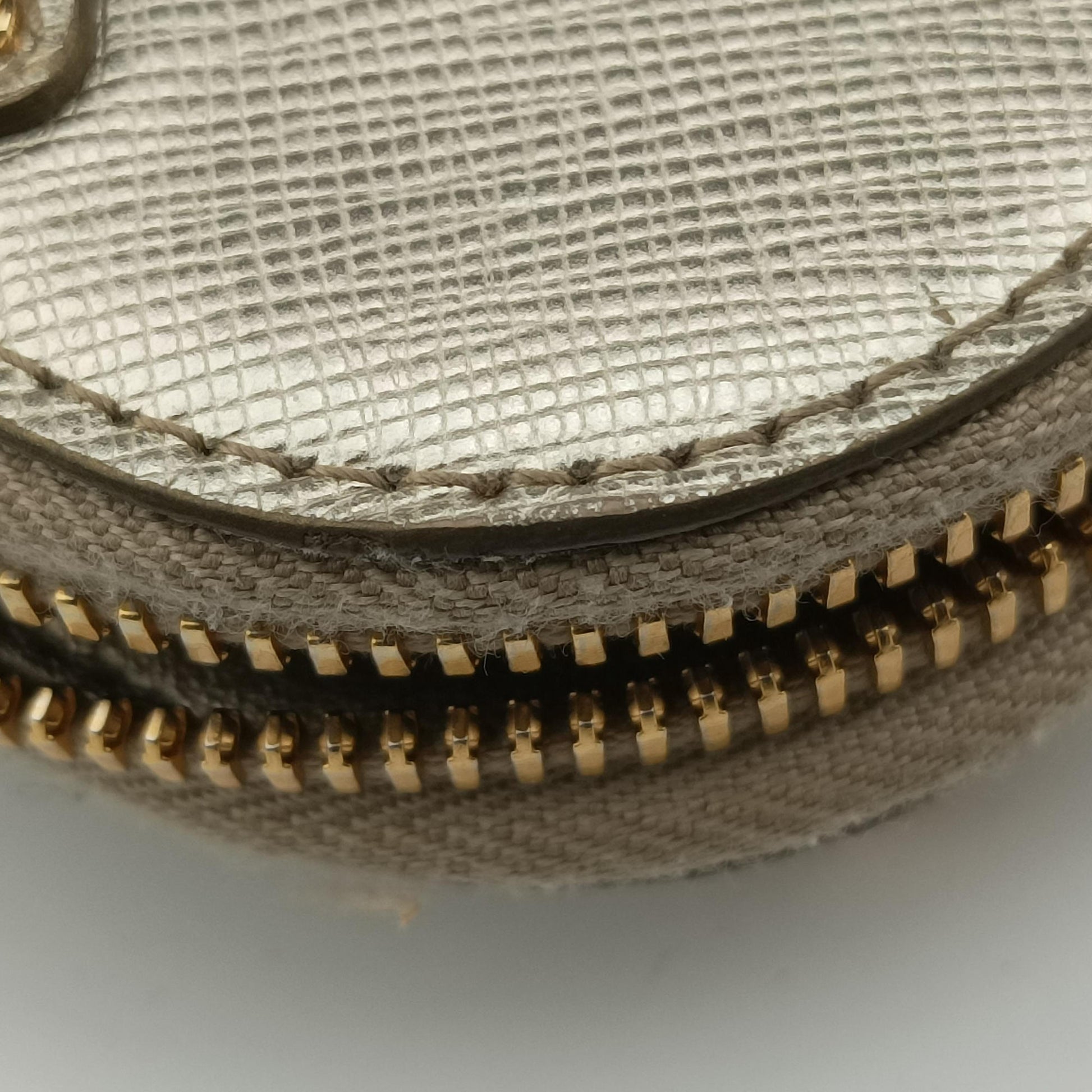 Triangle logo Golden Saffiano Leather 1DH030 85トライアングルロゴ ゴールド サフィアーノレザー 1DH030 85