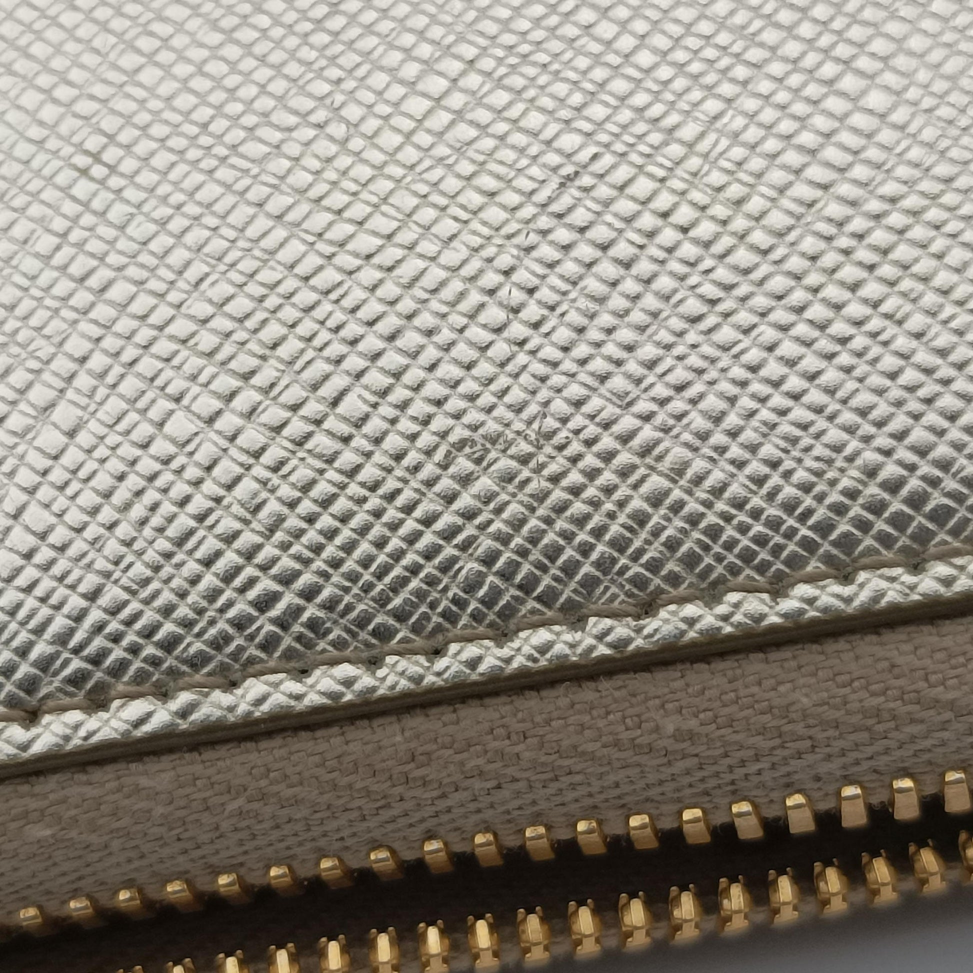 Triangle logo Golden Saffiano Leather 1DH030 85トライアングルロゴ ゴールド サフィアーノレザー 1DH030 85