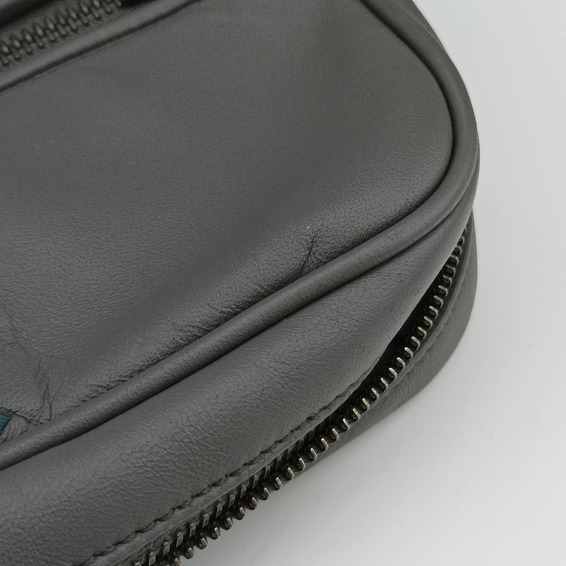 Intrecciato Grey Leather B08050417Hイントレチャート グレー レザー B08050417H