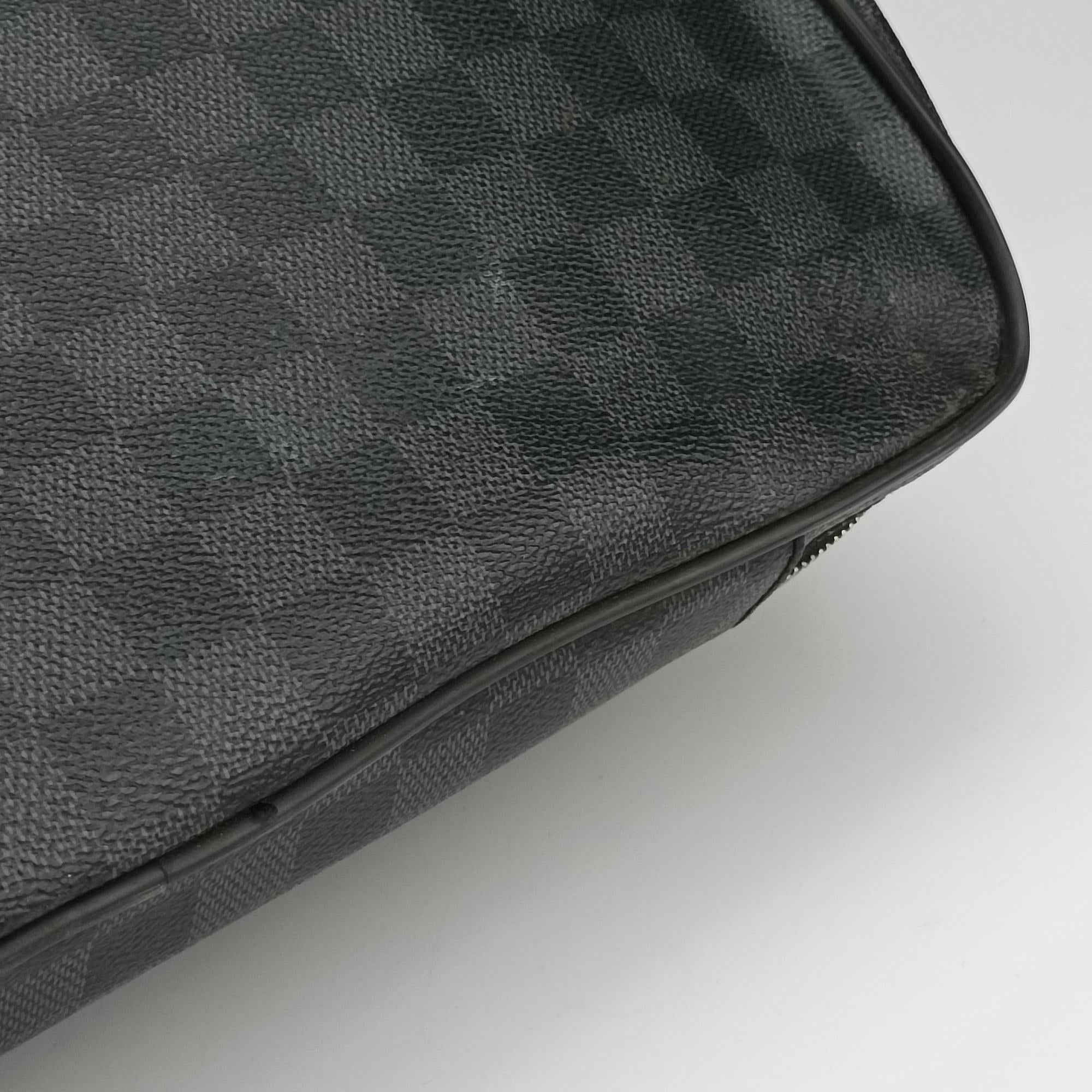 Overnight Black×Navy Damier Graphite N41004 FL0165オーバーナイト ブラック×ネイビー ダミエ グラフィット N41004 FL0165