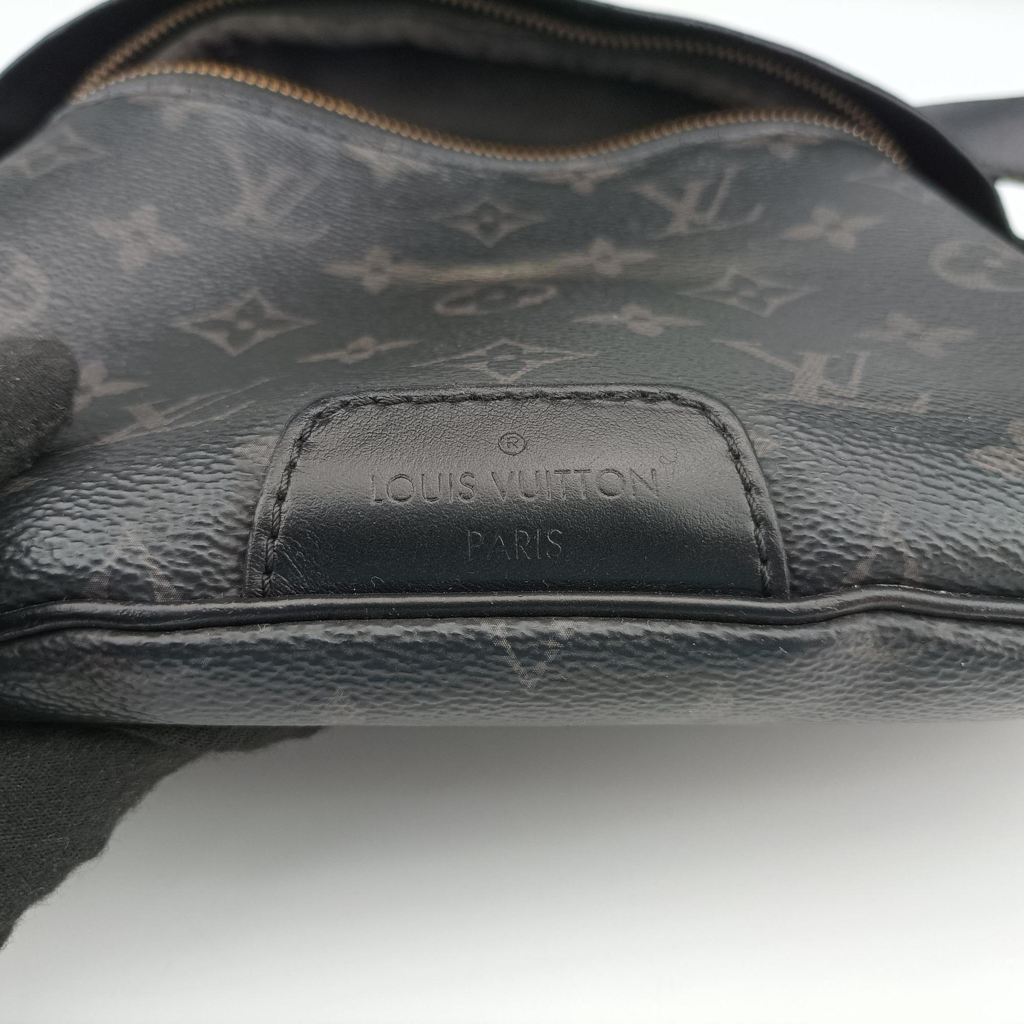 Discovery Bum Bag Black Monogram eclipse M44336 SA4199ディスカバリーバムバッグ ブラック モノグラム エクリプス M44336 SA4199