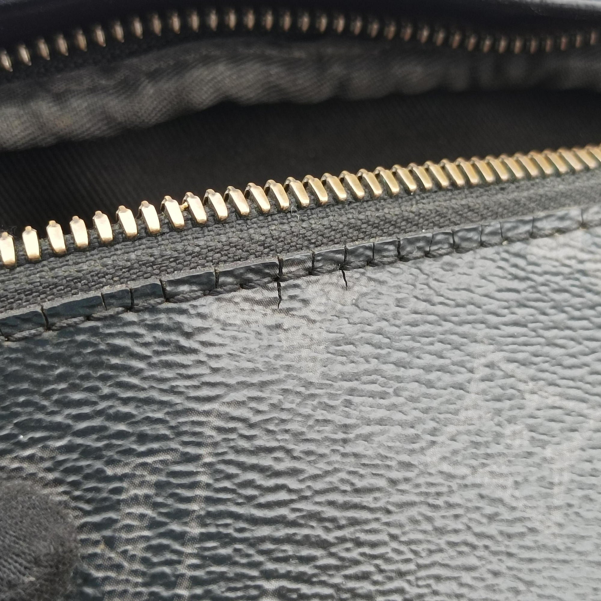 Discovery Bum Bag Black Monogram eclipse M44336 SA4199ディスカバリーバムバッグ ブラック モノグラム エクリプス M44336 SA4199