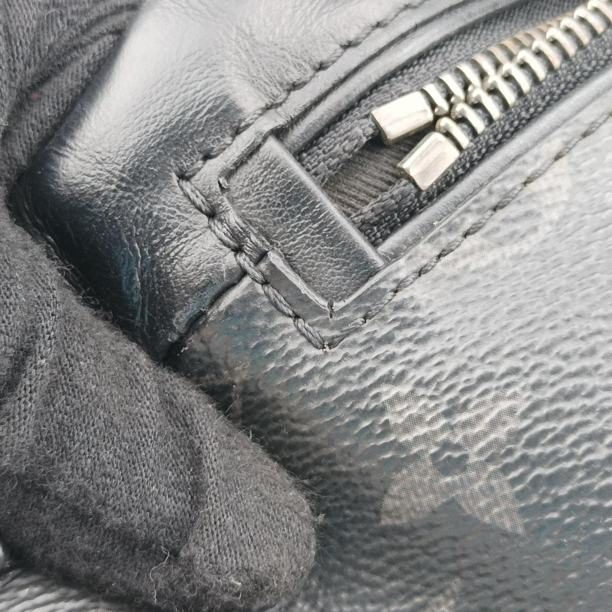Discovery Bum Bag Black Monogram eclipse M44336 SA4199ディスカバリーバムバッグ ブラック モノグラム エクリプス M44336 SA4199
