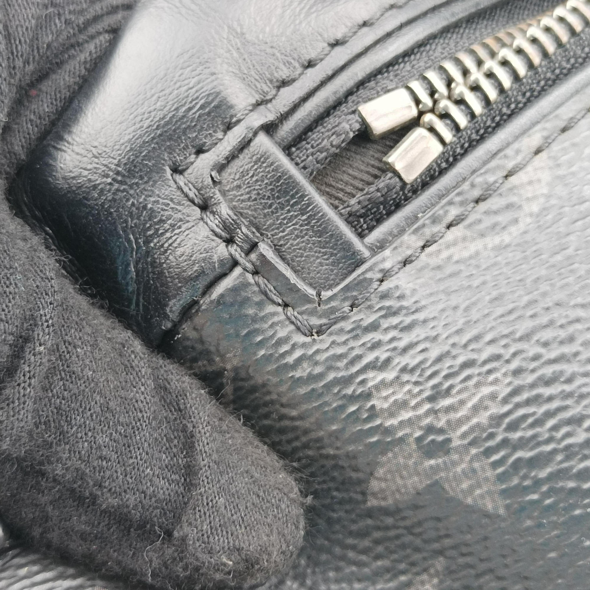 Discovery Bum Bag Black Monogram eclipse M44336 SA4199ディスカバリーバムバッグ ブラック モノグラム エクリプス M44336 SA4199