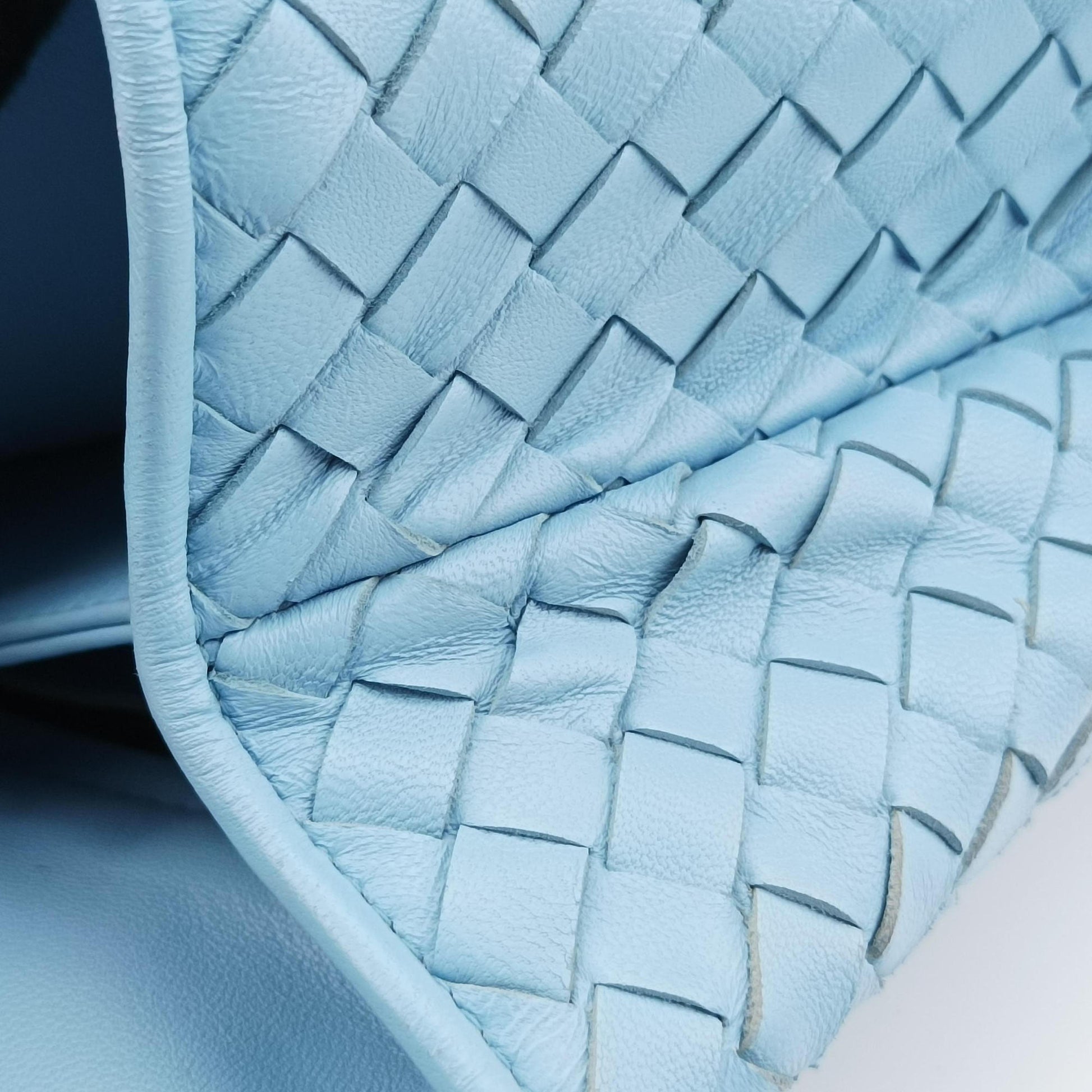 Intrecciato Olimpia Blue lambskin B03387877Bイントレチャート オリンピア ブルー ラムスキン B03387877B