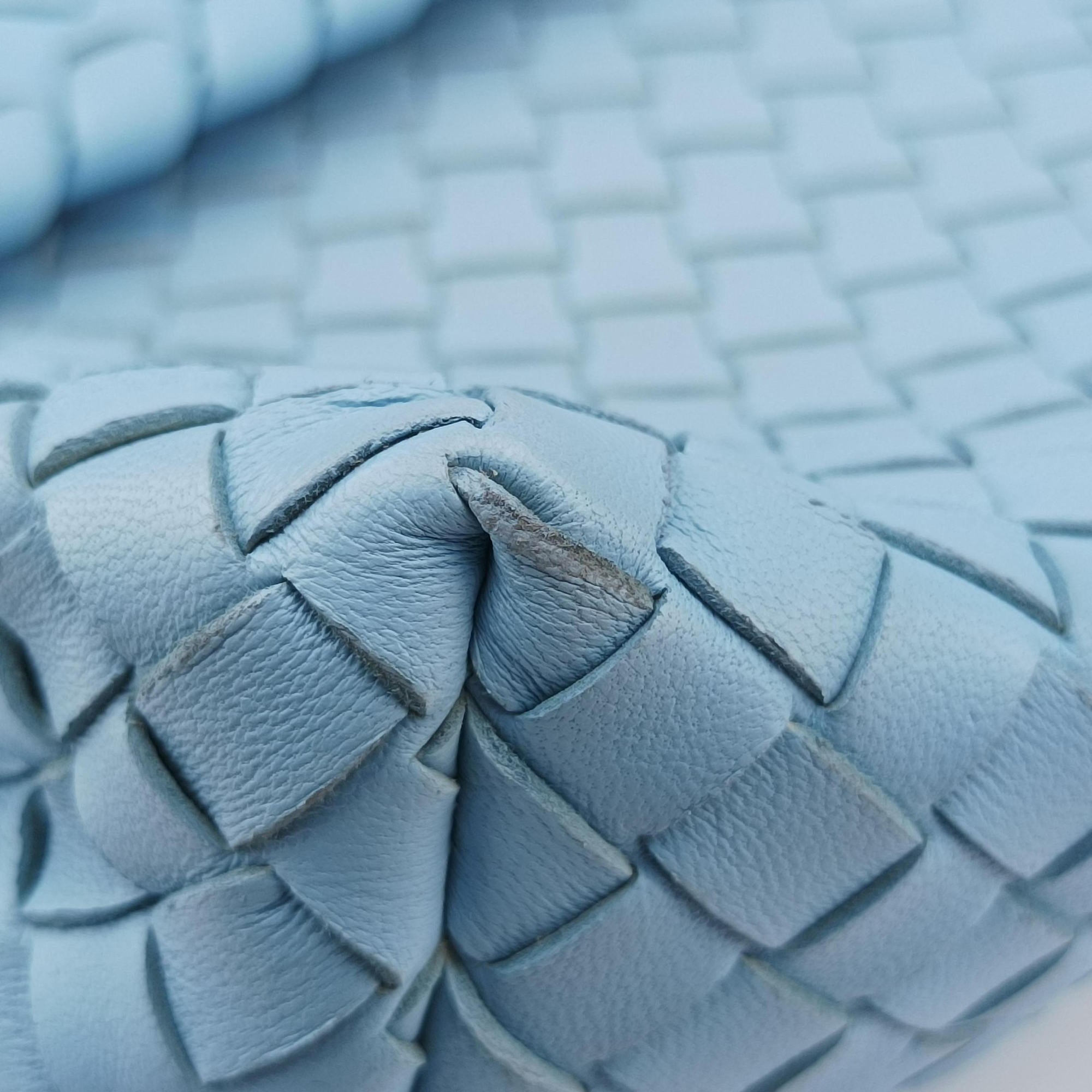 Intrecciato Olimpia Blue lambskin B03387877Bイントレチャート オリンピア ブルー ラムスキン B03387877B
