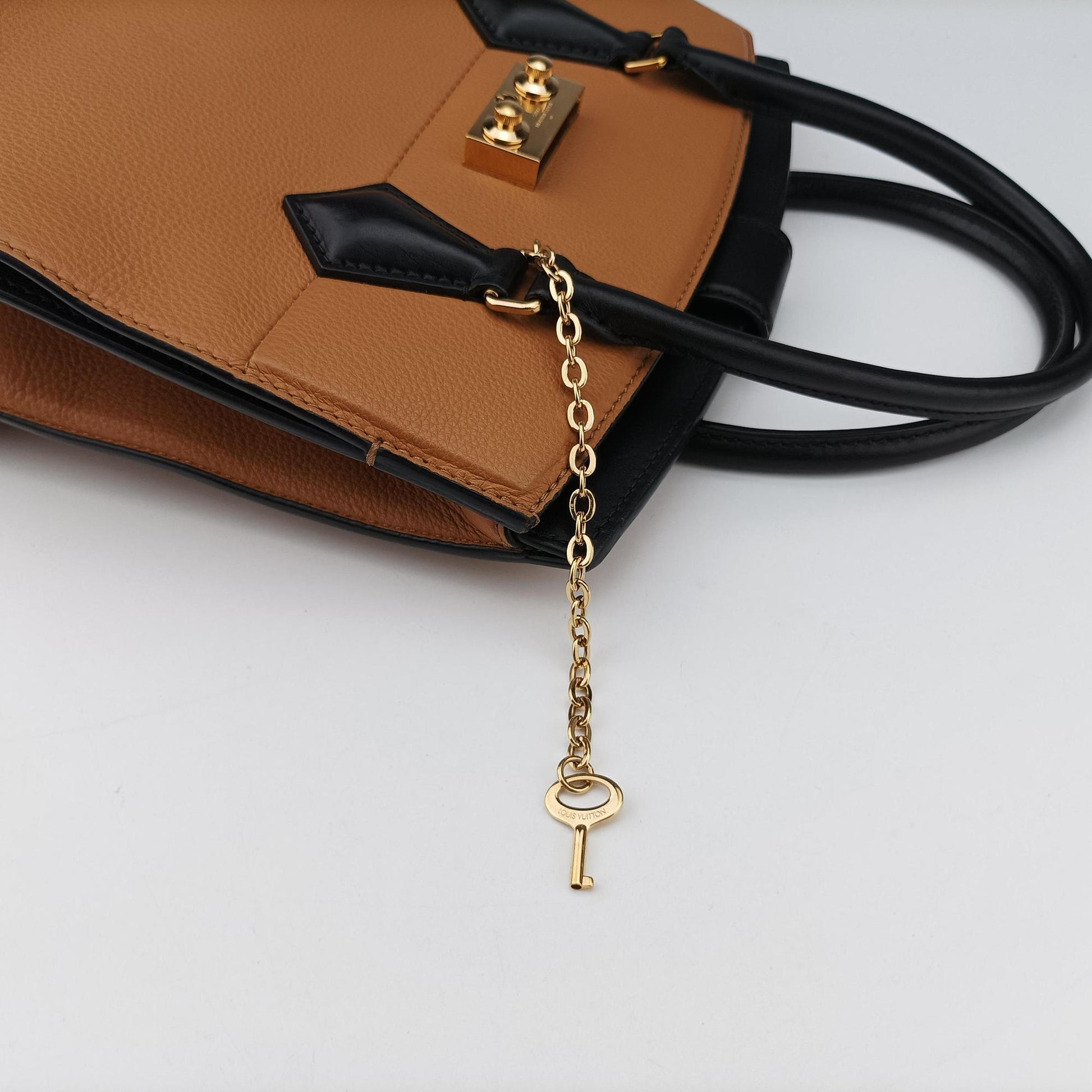 Studs Bicolor Beige×Black Leather M51654 FO2177スタッズ バイカラー ベージュ×ブラック レザー M51654 FO2177