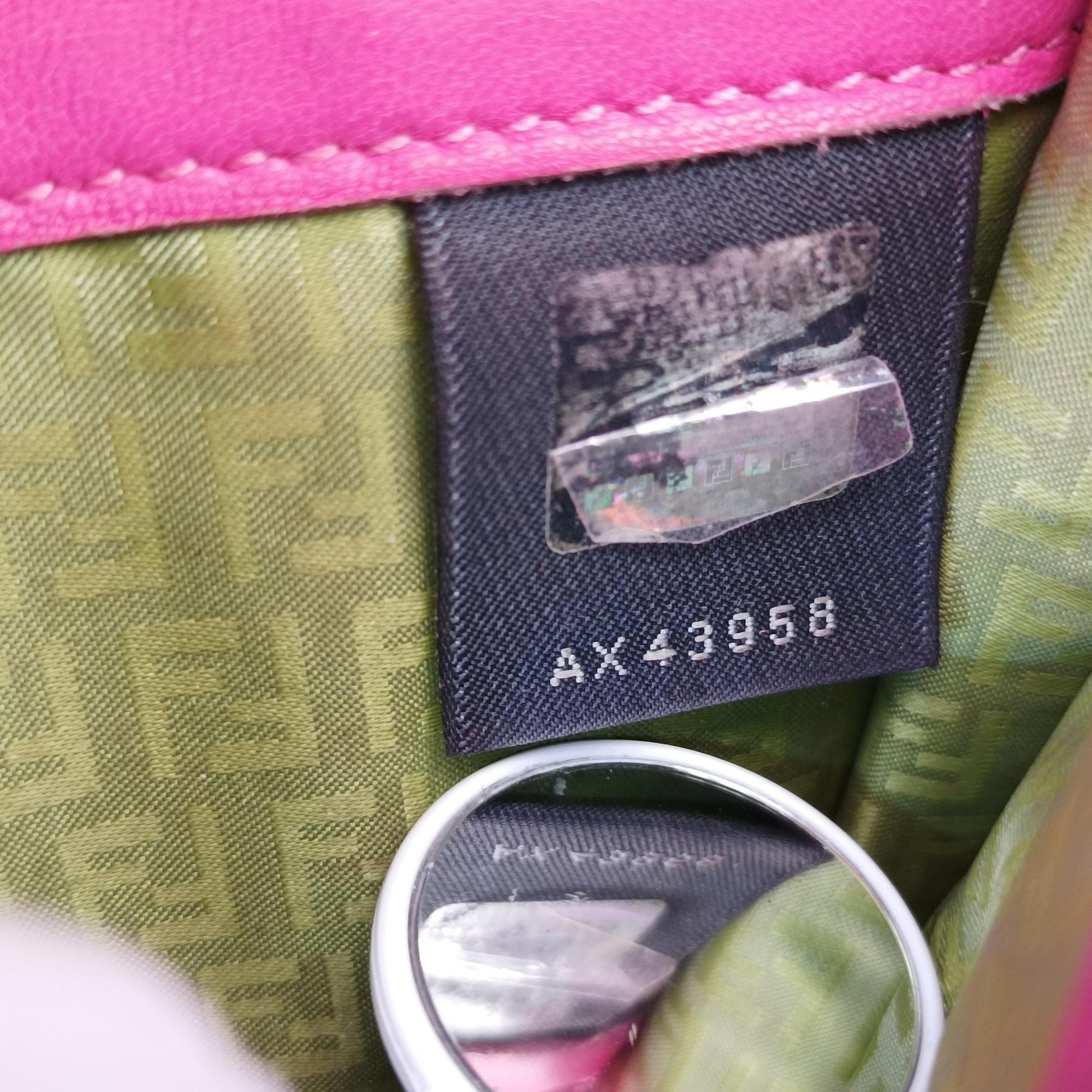 Logo Embossed Rose Leather 8M0219 2401.8M0219-YMY-089ロゴ エンボス ローズ レッド レザー 8M0219 2401.8M0219-YMY-089