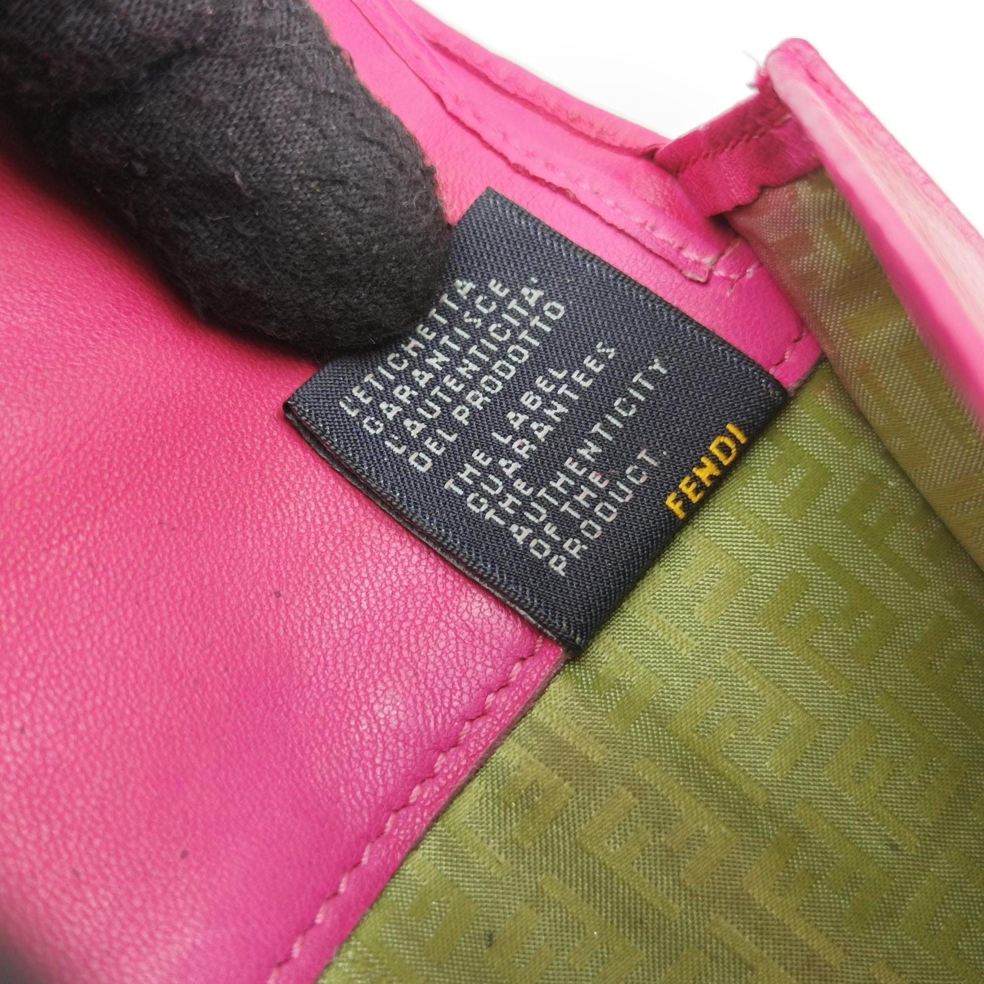 Logo Embossed Rose Leather 8M0219 2401.8M0219-YMY-089ロゴ エンボス ローズ レッド レザー 8M0219 2401.8M0219-YMY-089