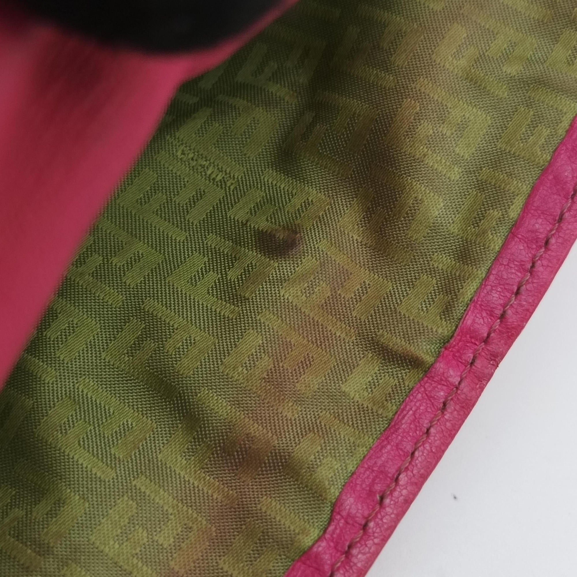 Logo Embossed Rose Leather 8M0219 2401.8M0219-YMY-089ロゴ エンボス ローズ レッド レザー 8M0219 2401.8M0219-YMY-089
