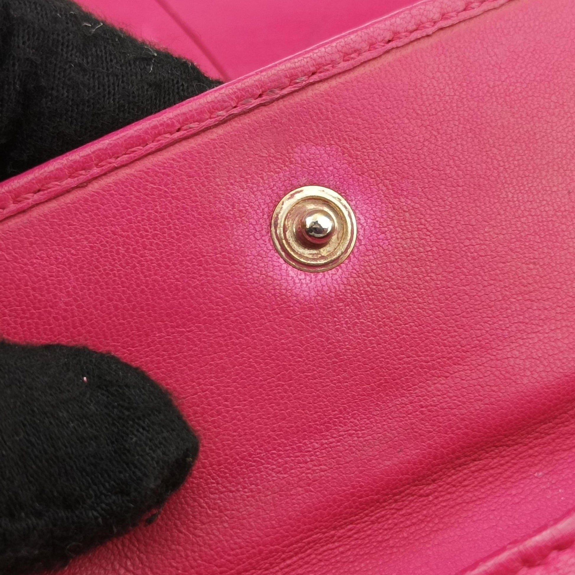 Logo Embossed Rose Leather 8M0219 2401.8M0219-YMY-089ロゴ エンボス ローズ レッド レザー 8M0219 2401.8M0219-YMY-089