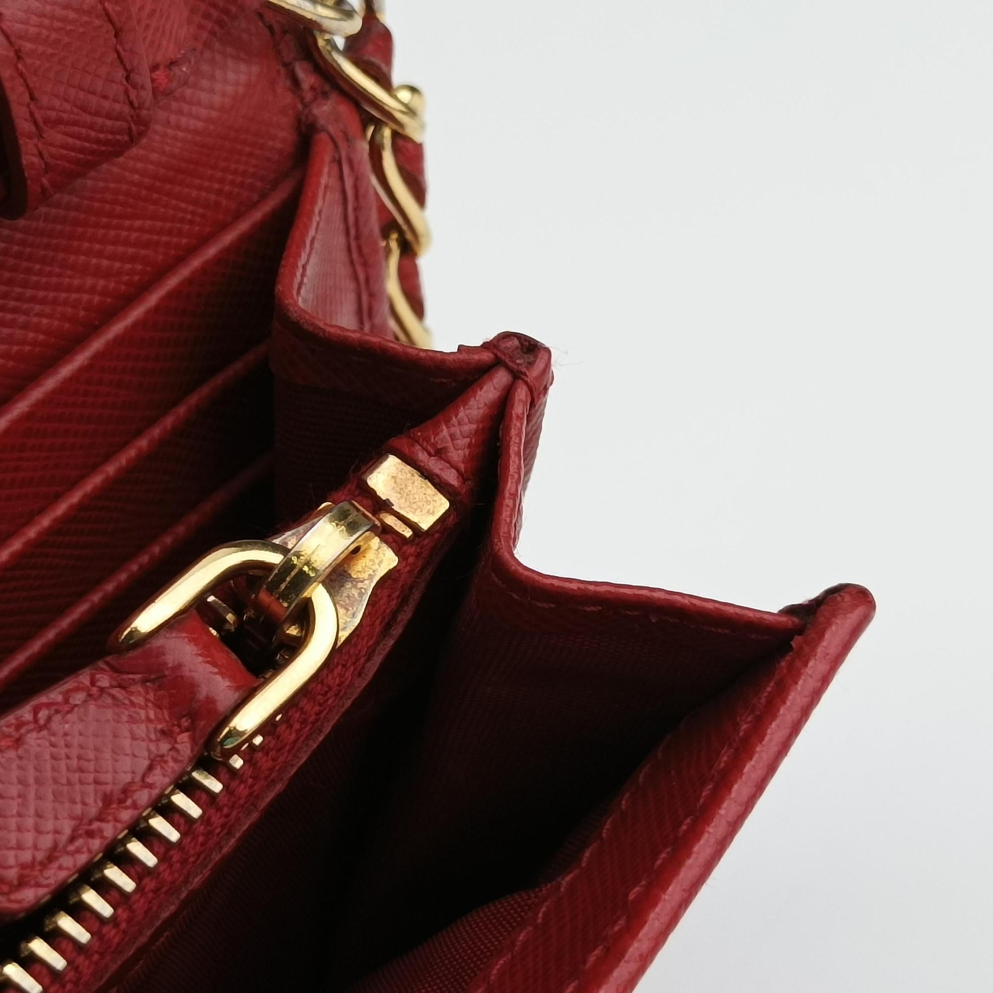 Metal Wallet on Chain Cornflower Clutch Red Saffiano Leather 1MT290 181メタル ウォレット オン チェーン コーンフラワー クラッチ レッド サフィアーノレザー 1MT290 181