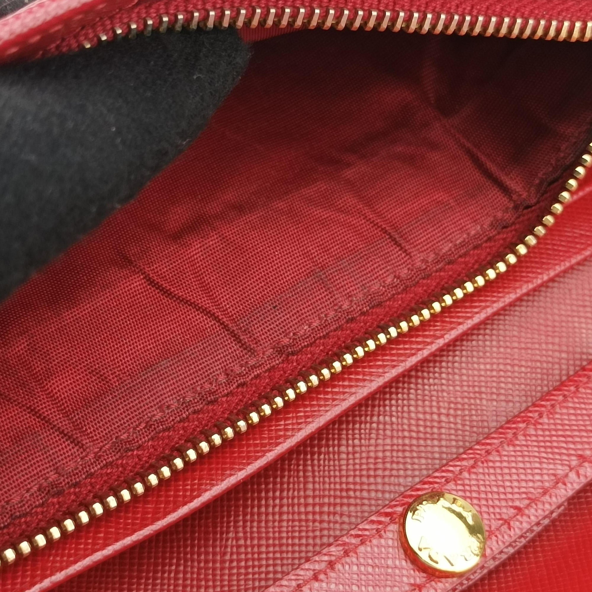 Metal Wallet on Chain Cornflower Clutch Red Saffiano Leather 1MT290 181メタル ウォレット オン チェーン コーンフラワー クラッチ レッド サフィアーノレザー 1MT290 181