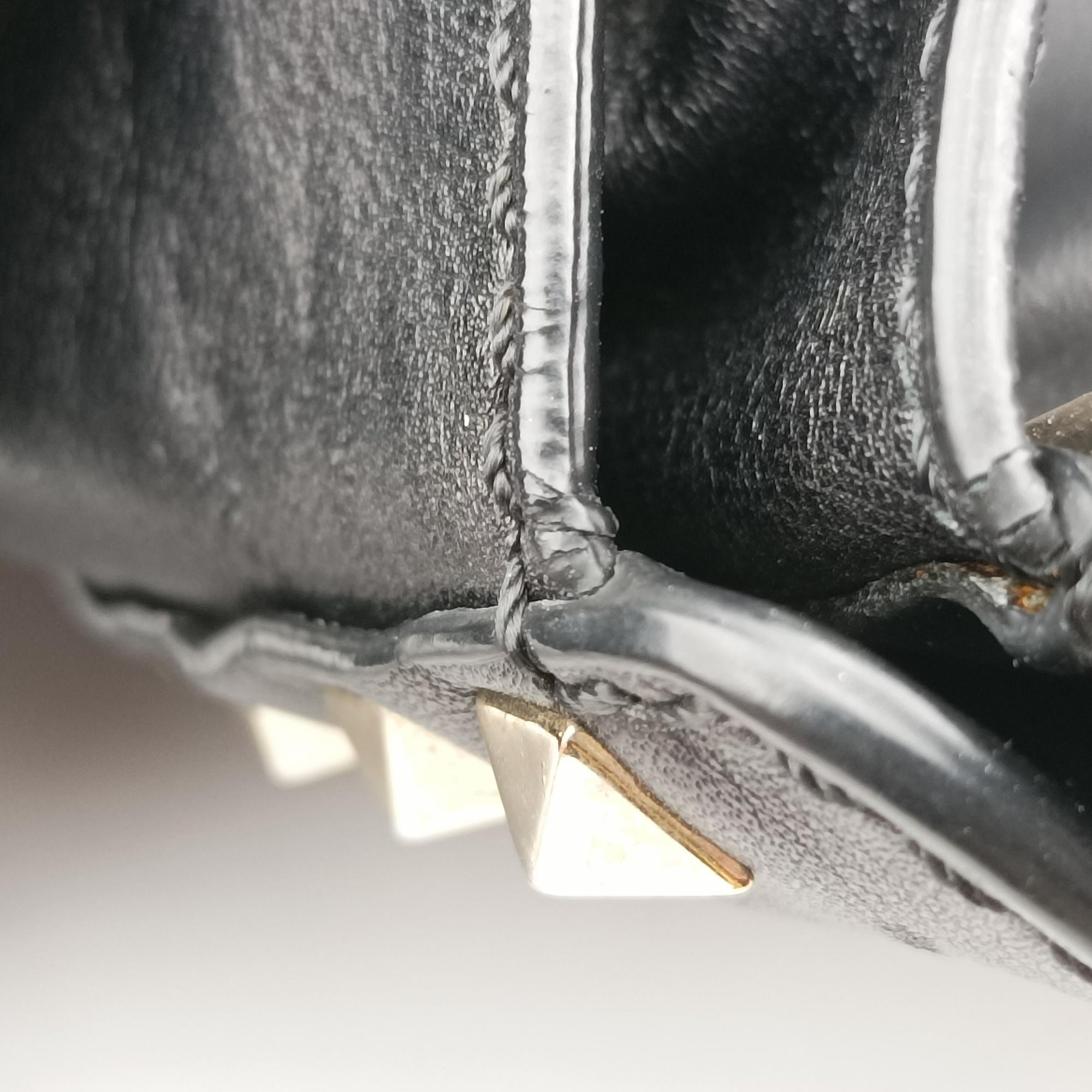 Rockstud Black Leather BS-E037BOL1ロックスタッズ ブラック レザー BS-E037BOL1