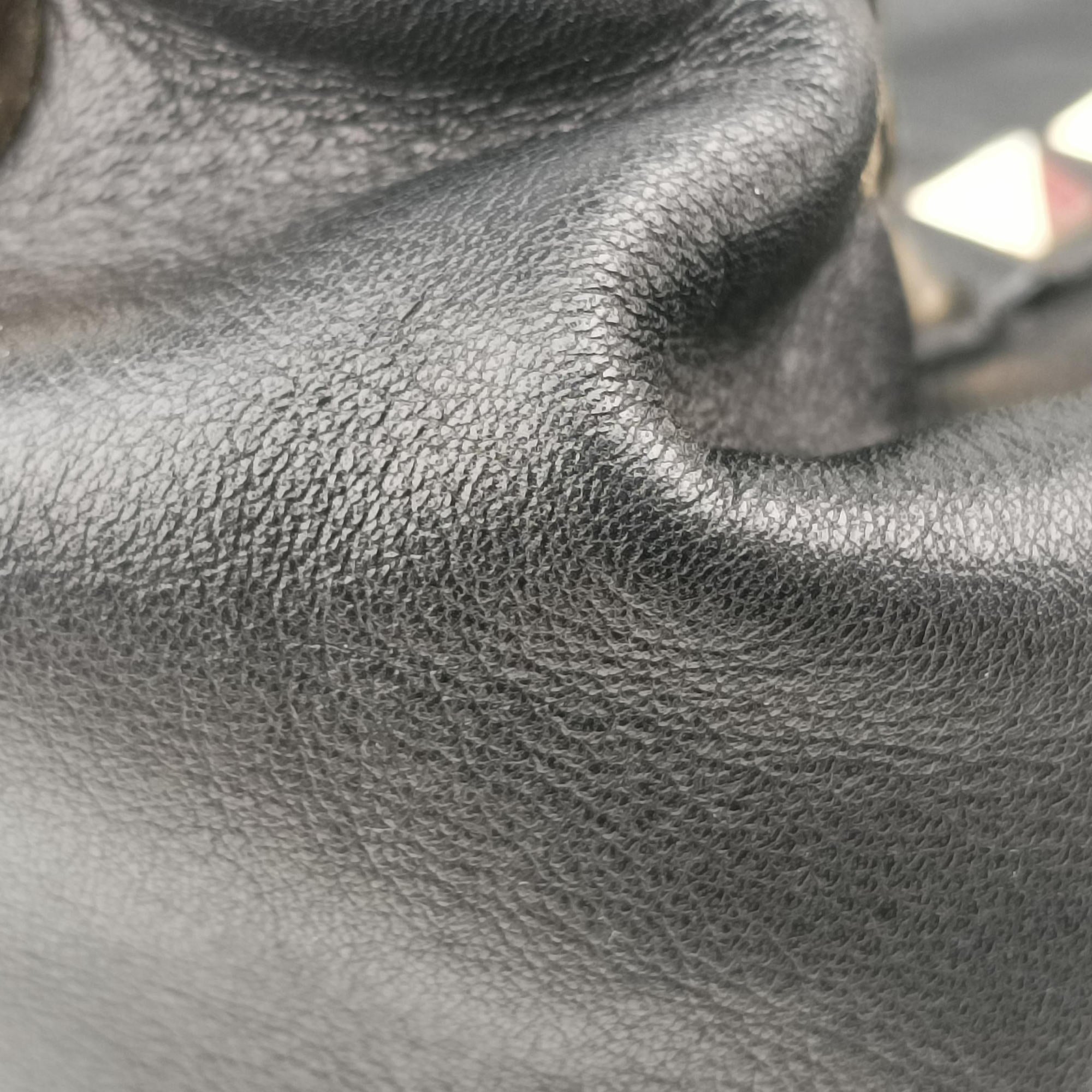 Rockstud Black Leather BS-E037BOL1ロックスタッズ ブラック レザー BS-E037BOL1