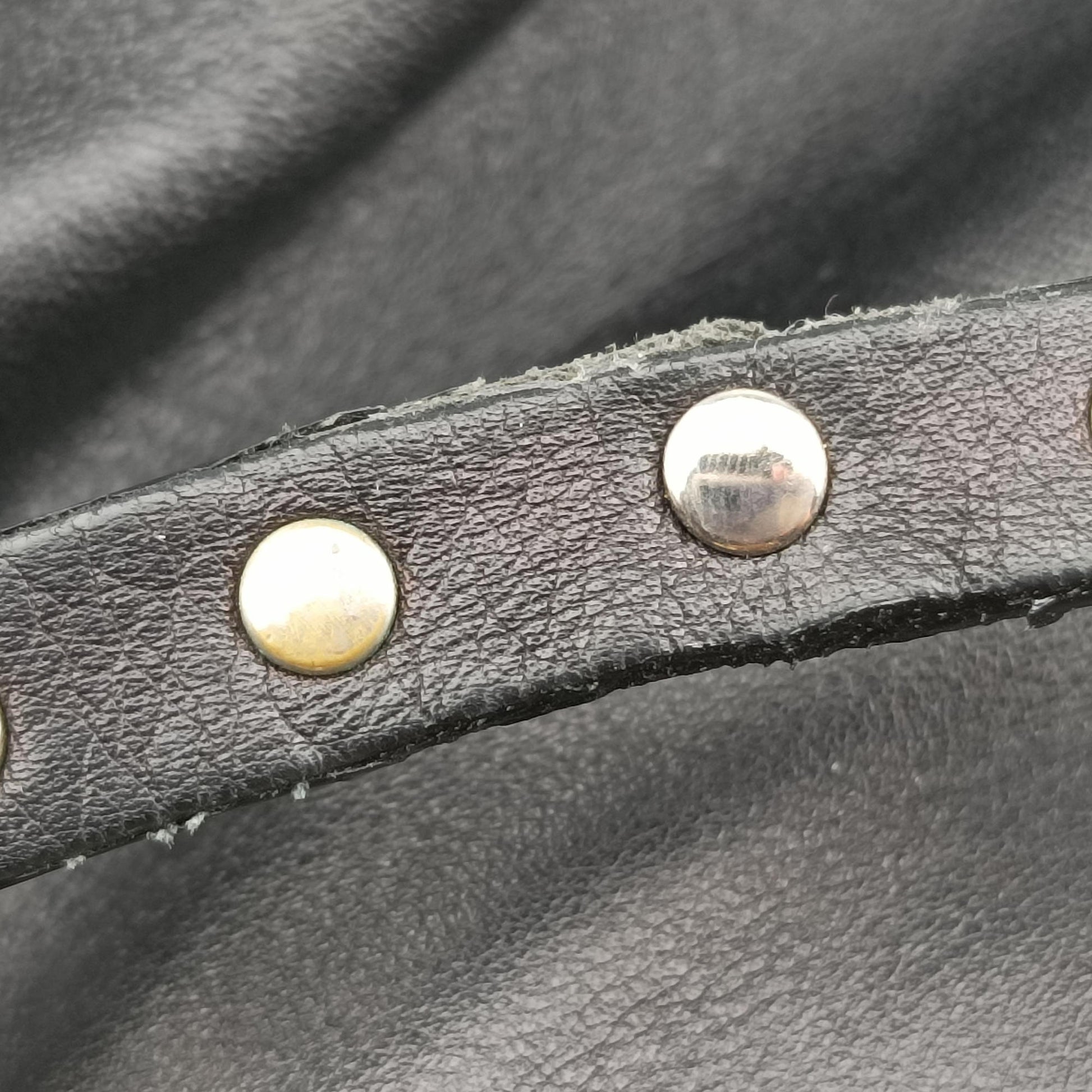 Rockstud Black Leather BS-E037BOL1ロックスタッズ ブラック レザー BS-E037BOL1