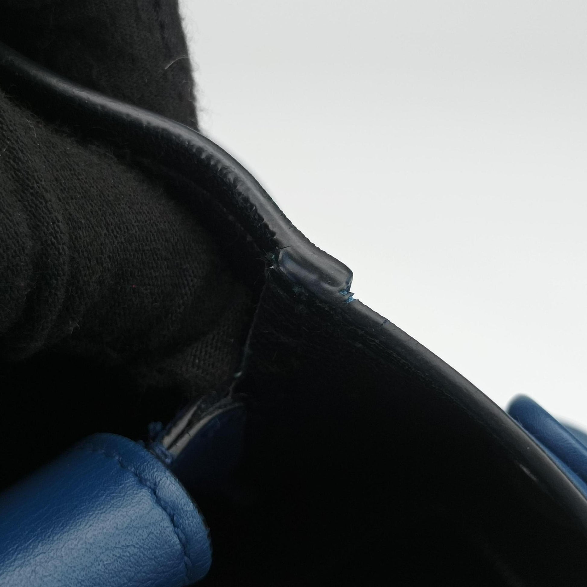 Half Flap Double Turn Lock Blue SAFFIANO Leather BN2821 117 Fハーフフラップダブルターンロック ブルー サフィアーノレザー BN2821 117 F