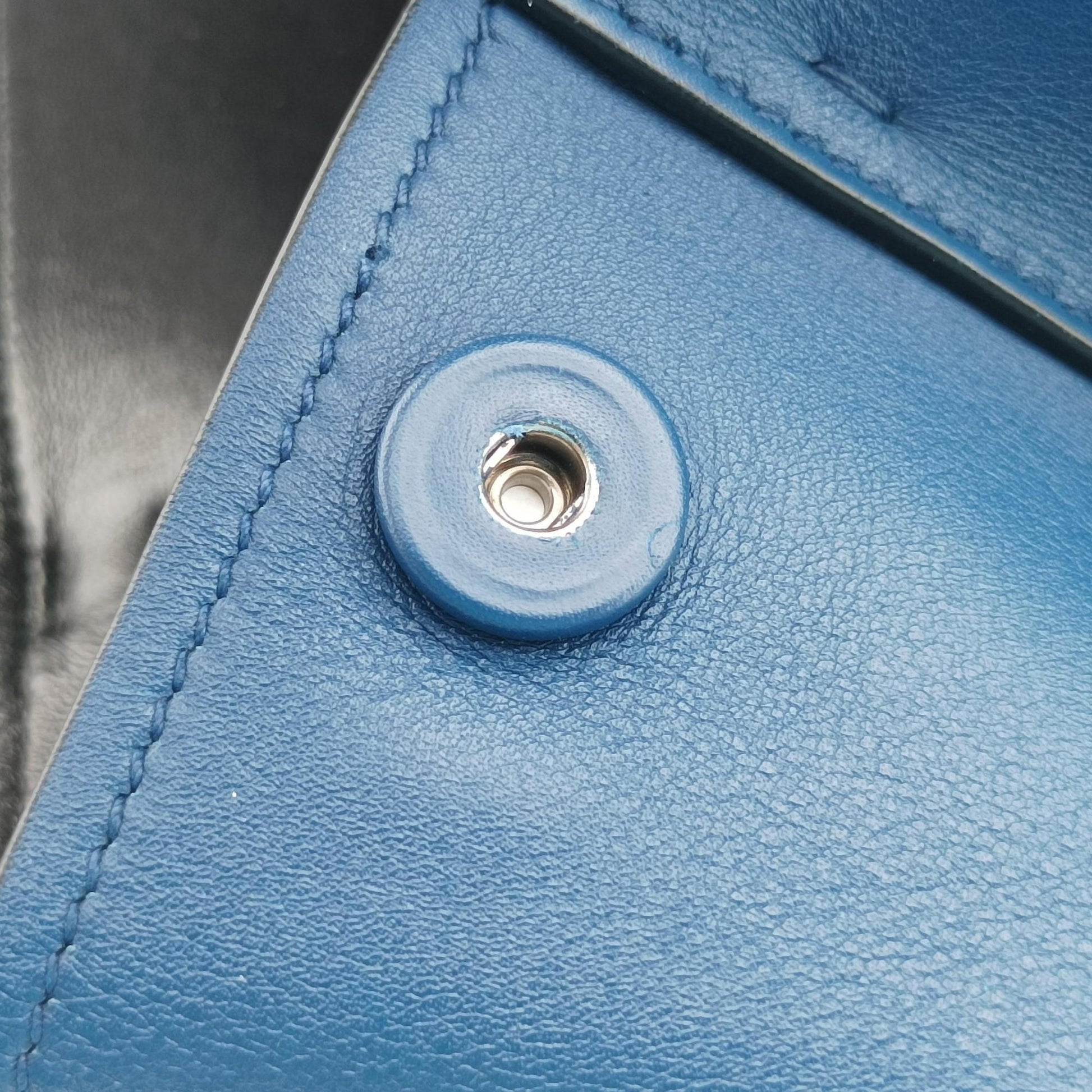 Half Flap Double Turn Lock Blue SAFFIANO Leather BN2821 117 Fハーフフラップダブルターンロック ブルー サフィアーノレザー BN2821 117 F