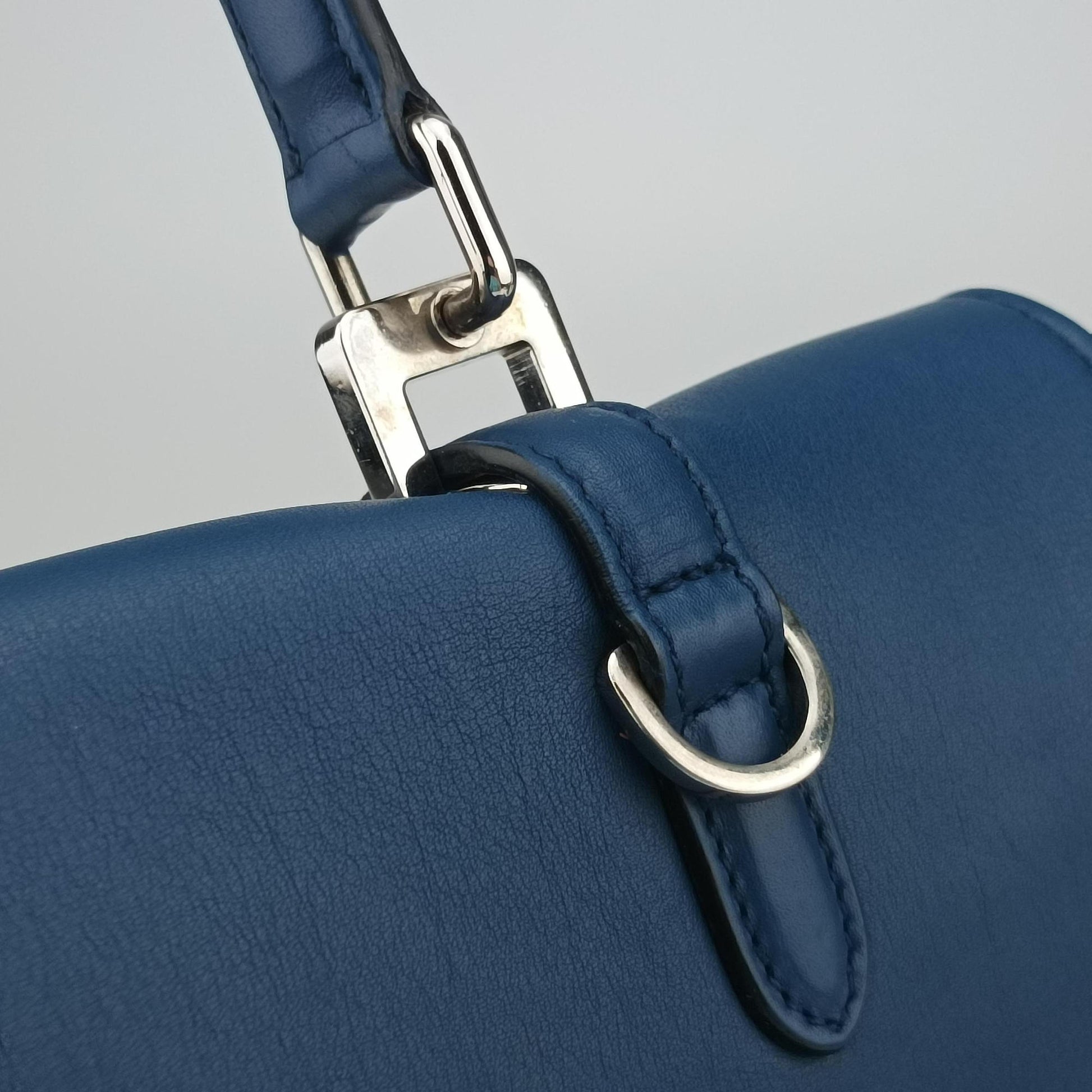 Half Flap Double Turn Lock Blue SAFFIANO Leather BN2821 117 Fハーフフラップダブルターンロック ブルー サフィアーノレザー BN2821 117 F