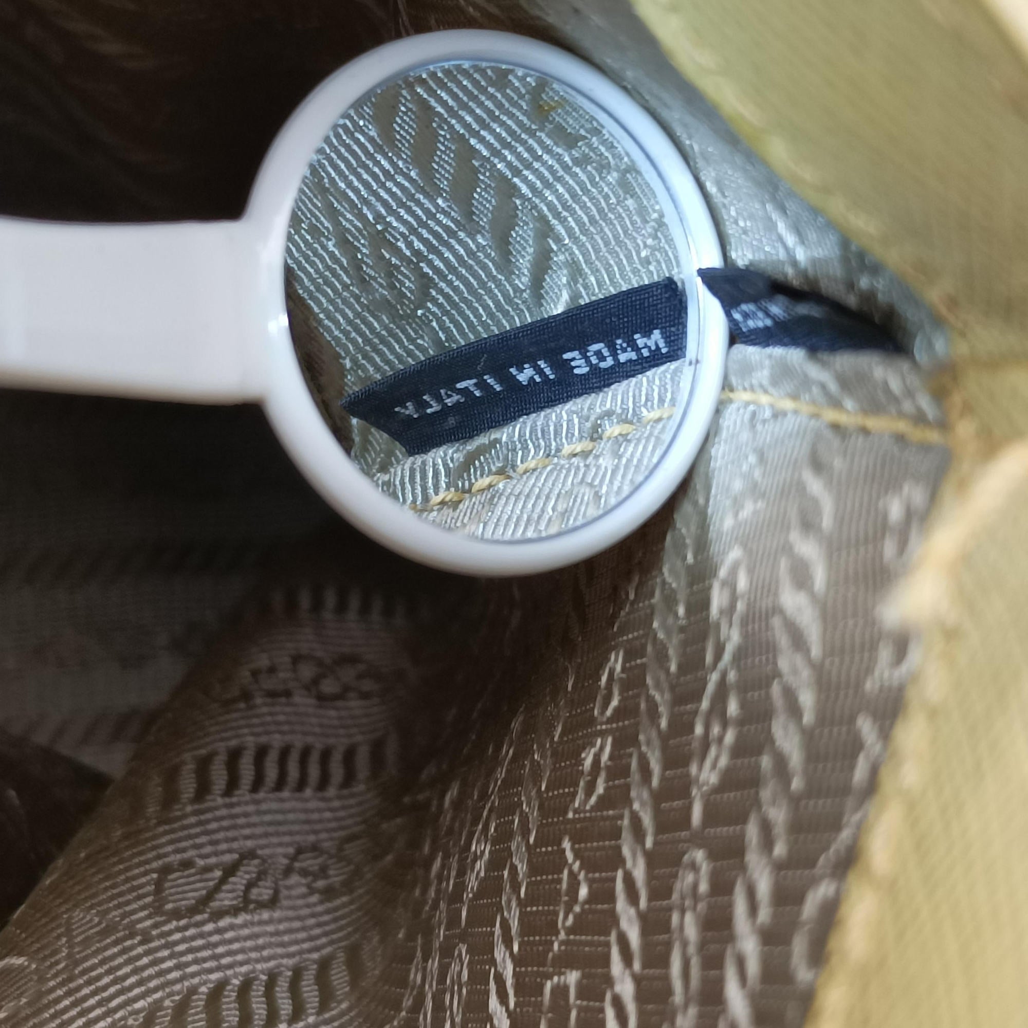 Promenade Yellow SAFFIANO Leather BN2567 180プロムナード イエロー サフィアーノレザー BN2567 180