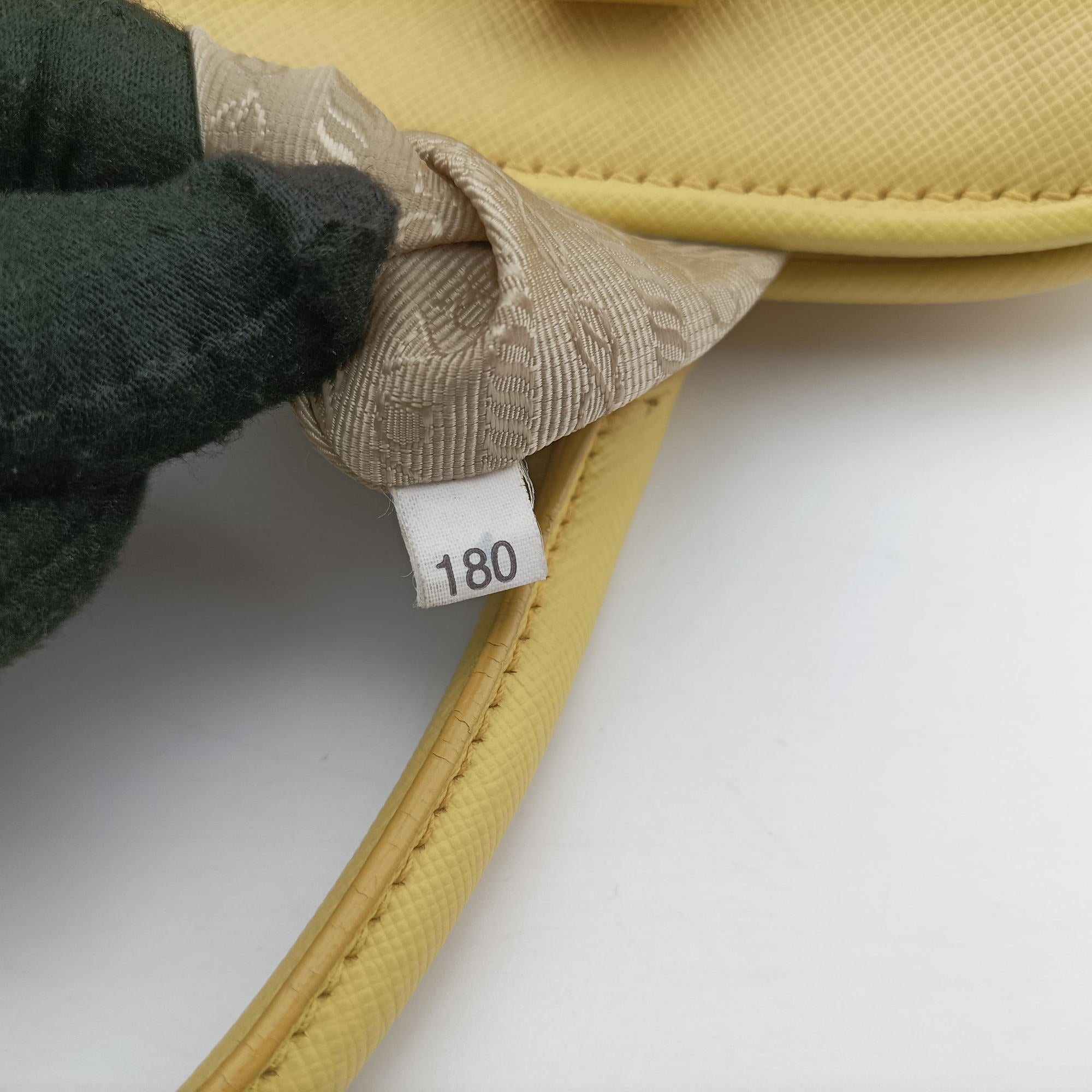 Promenade Yellow SAFFIANO Leather BN2567 180プロムナード イエロー サフィアーノレザー BN2567 180
