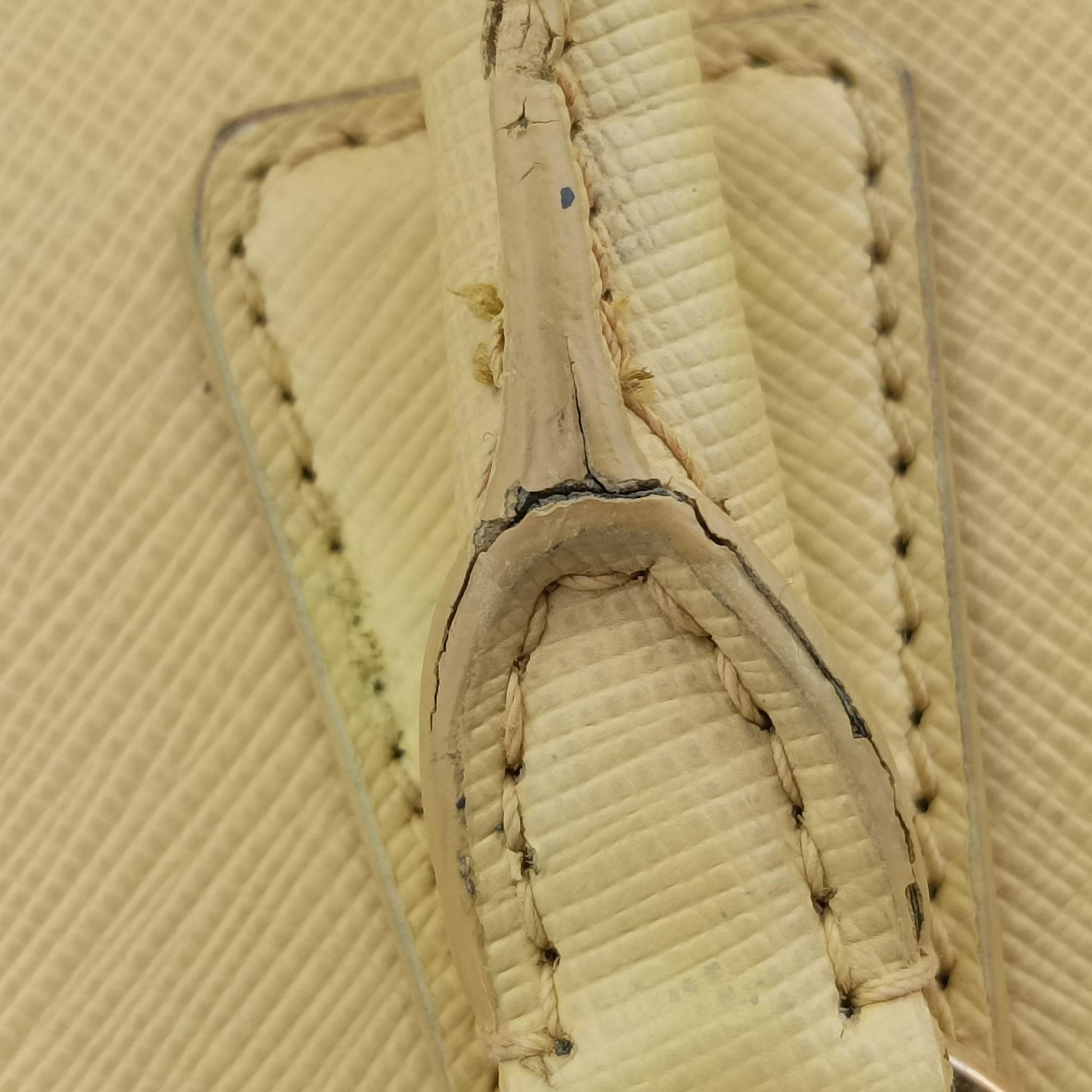 Promenade Yellow SAFFIANO Leather BN2567 180プロムナード イエロー サフィアーノレザー BN2567 180