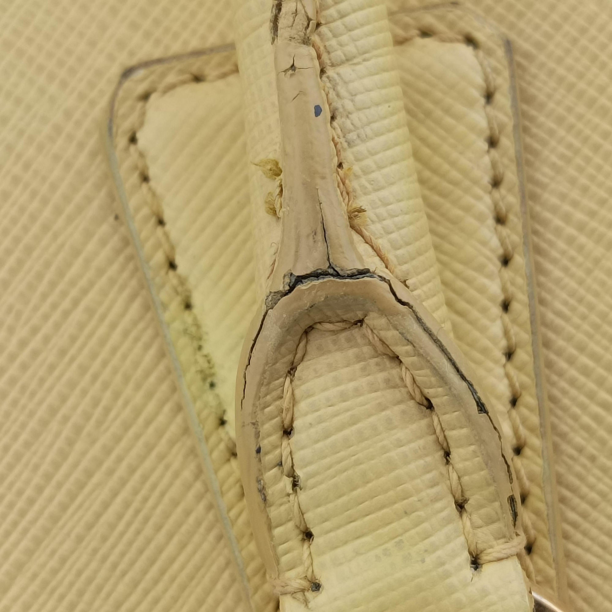 Promenade Yellow SAFFIANO Leather BN2567 180プロムナード イエロー サフィアーノレザー BN2567 180
