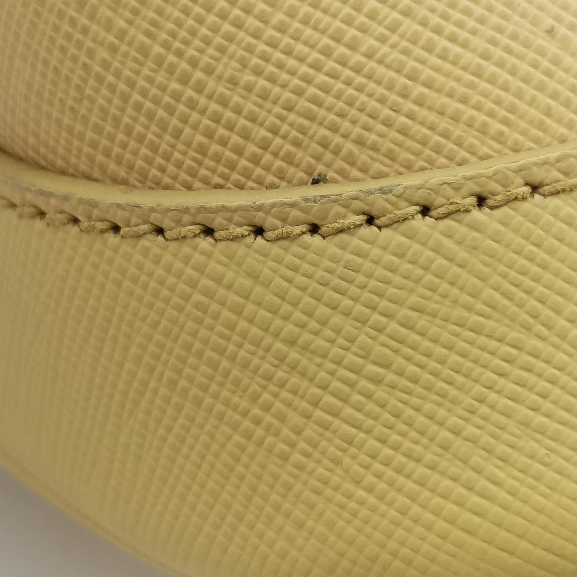 Promenade Yellow SAFFIANO Leather BN2567 180プロムナード イエロー サフィアーノレザー BN2567 180