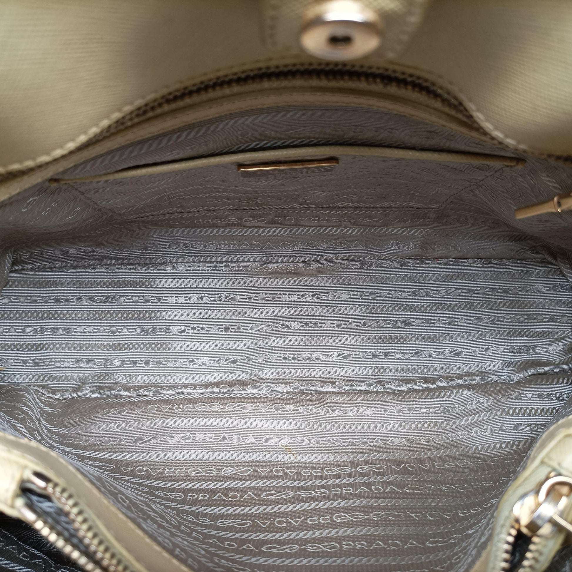 Promenade Yellow SAFFIANO Leather BN2567 180プロムナード イエロー サフィアーノレザー BN2567 180