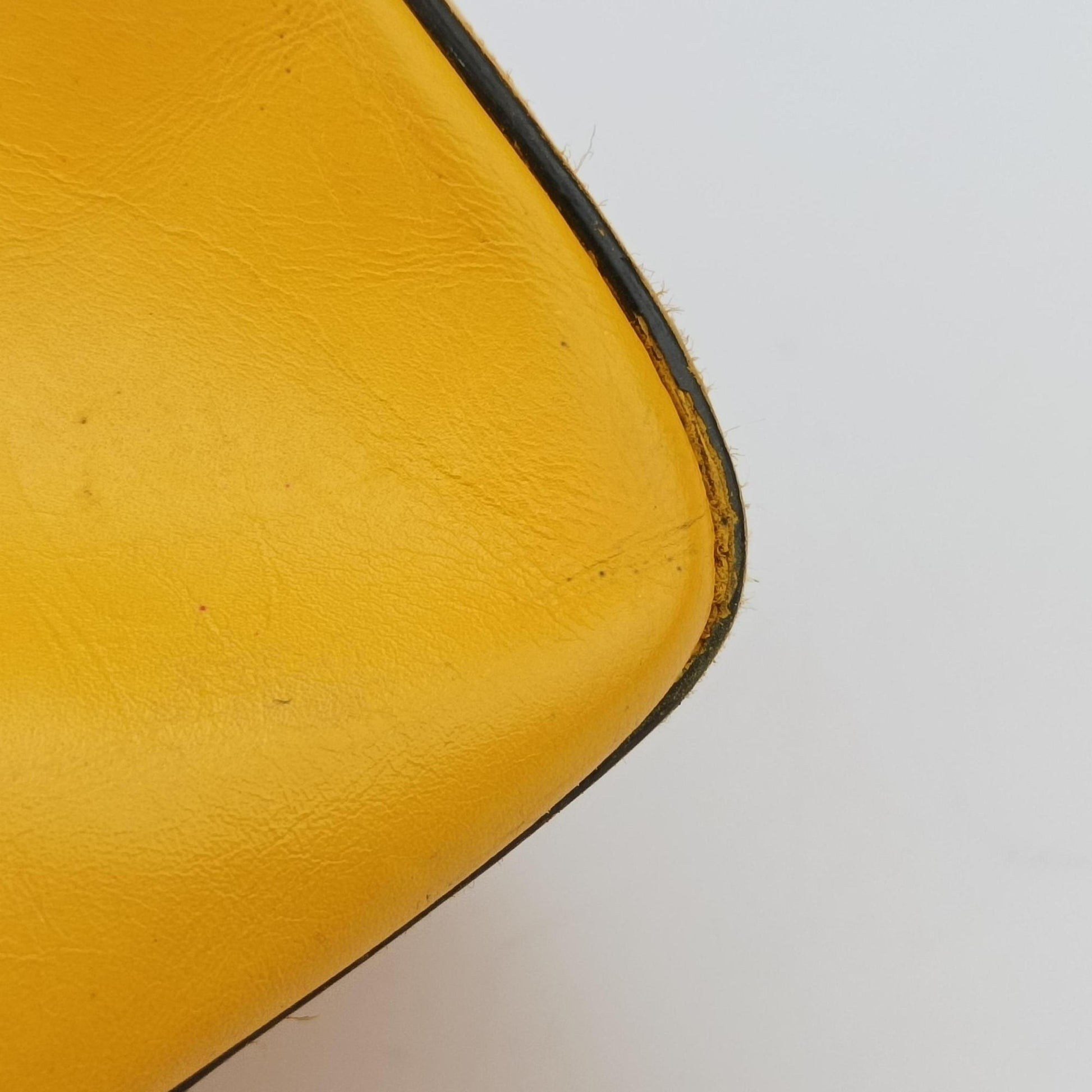 Bright Diamante Yellow Leather 354332 A016213706ブライトディアマンテ イエロー レザー 354332 A016213706