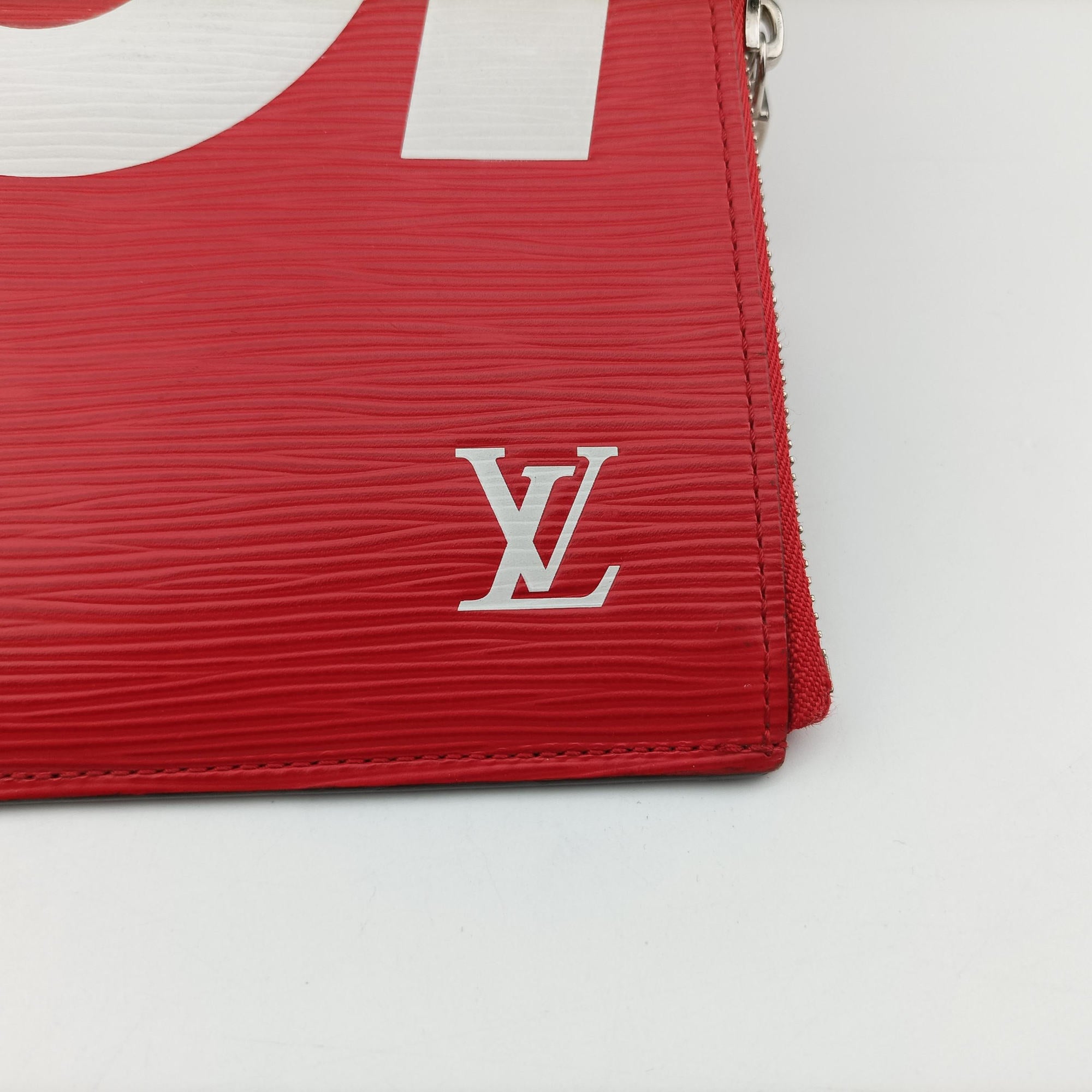Pochette Jour GM Supreme Collaboration ROUGE×white epi M67722 TJ2127ポシェット ジュール GM シュプリーム コラボ ルージュ×ホワイト エピ M67722 TJ2127