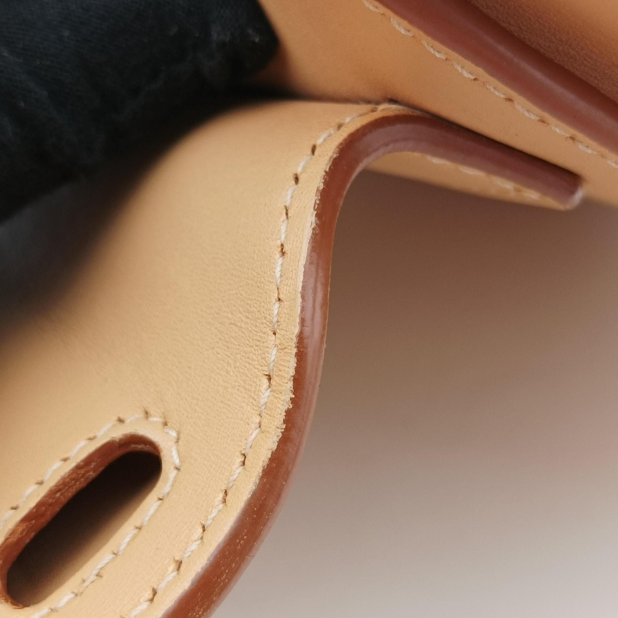 KAIA Beige Leather 619740 FLY619740.0220カイア スモール ベージュ レザー 619740 FLY619740.0220