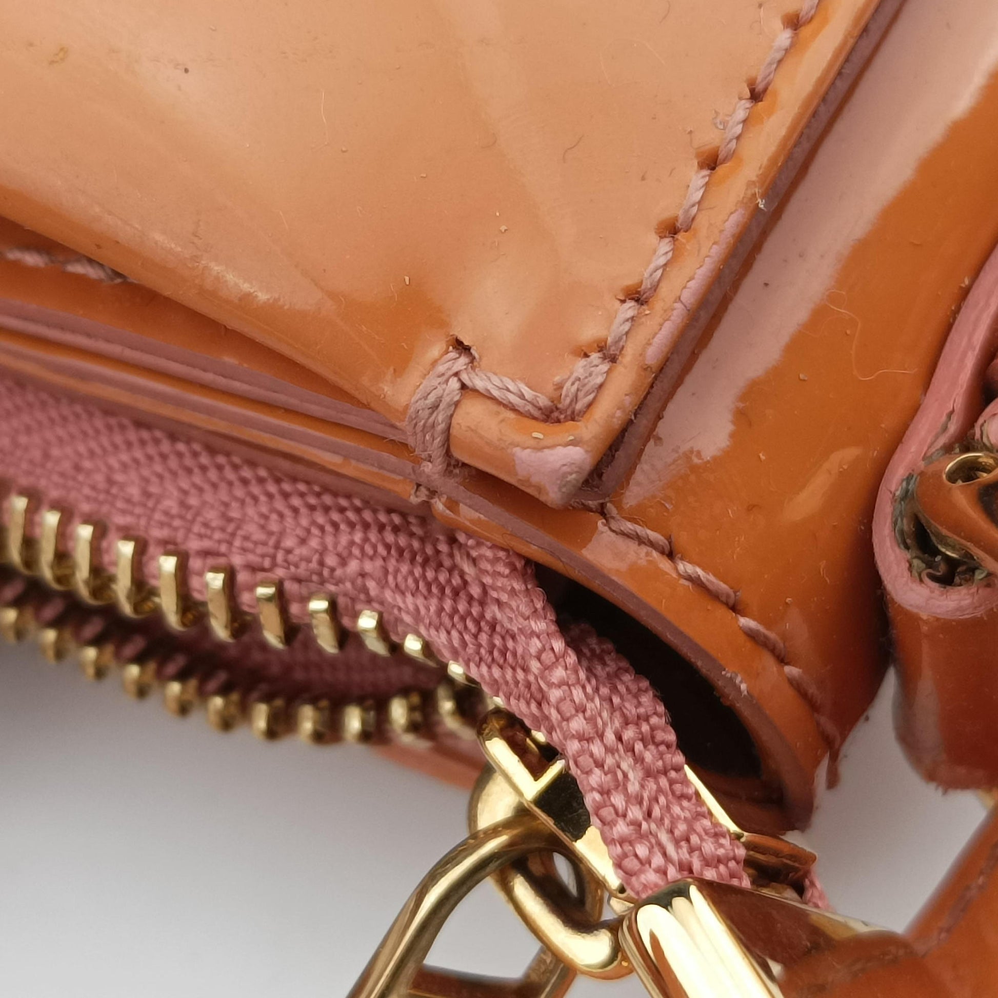 Vara Bow Caramel Patent AB-21E298ヴァラ リボン キャメル パテント AB-21E298