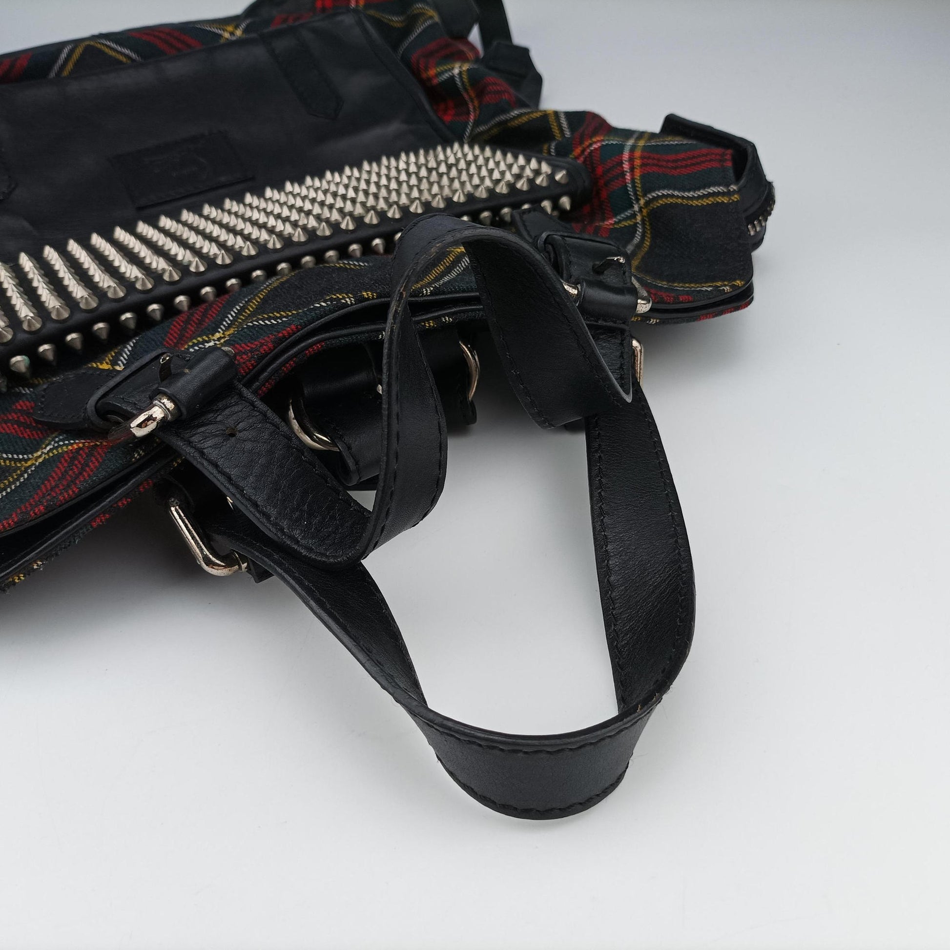 Syd SpikedRed Tartan × BlackCanvas/Velvet × Calfskinシド スタッズレッドチェック × ブラックキャンバス/ベルベット × レザー