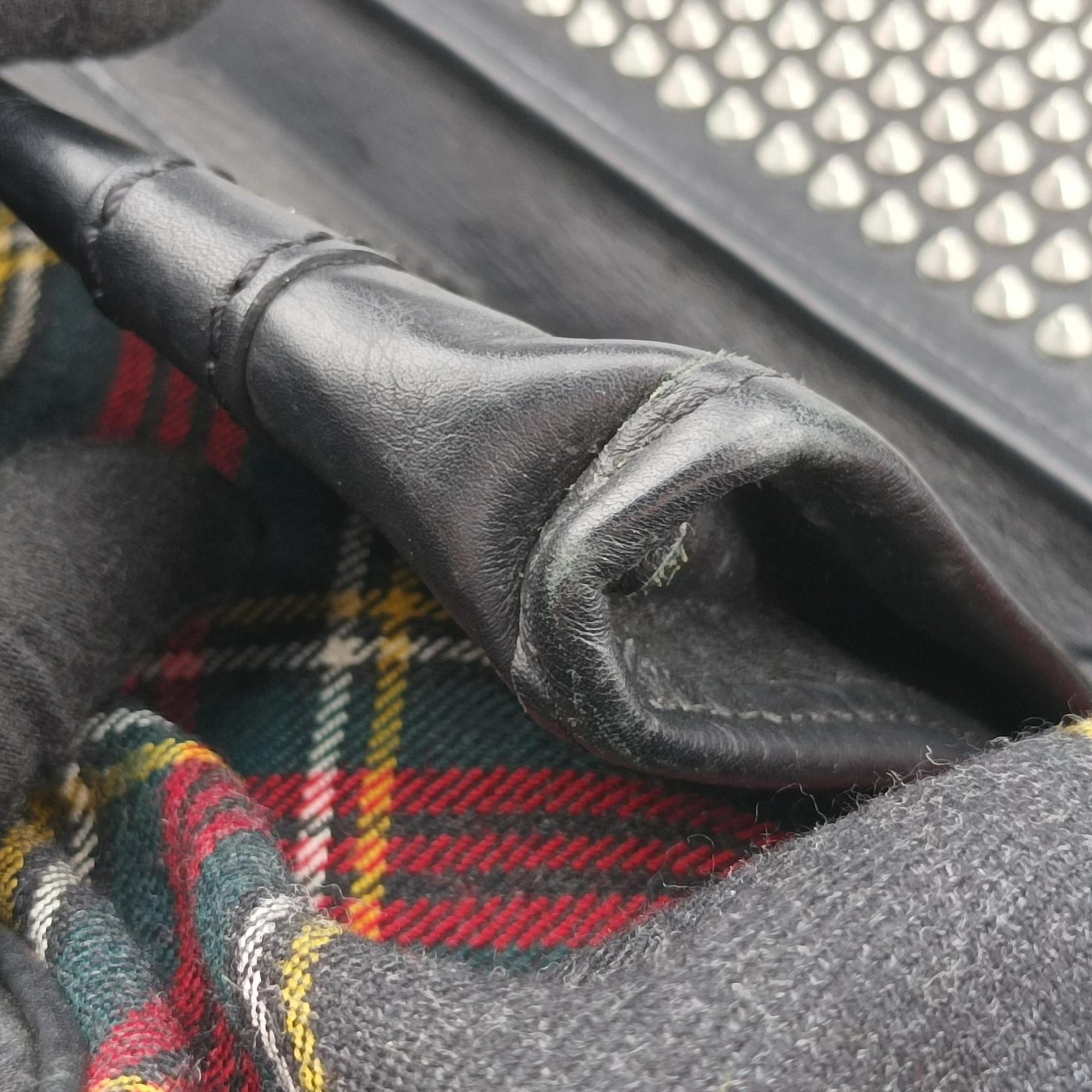 Syd SpikedRed Tartan × BlackCanvas/Velvet × Calfskinシド スタッズレッドチェック × ブラックキャンバス/ベルベット × レザー