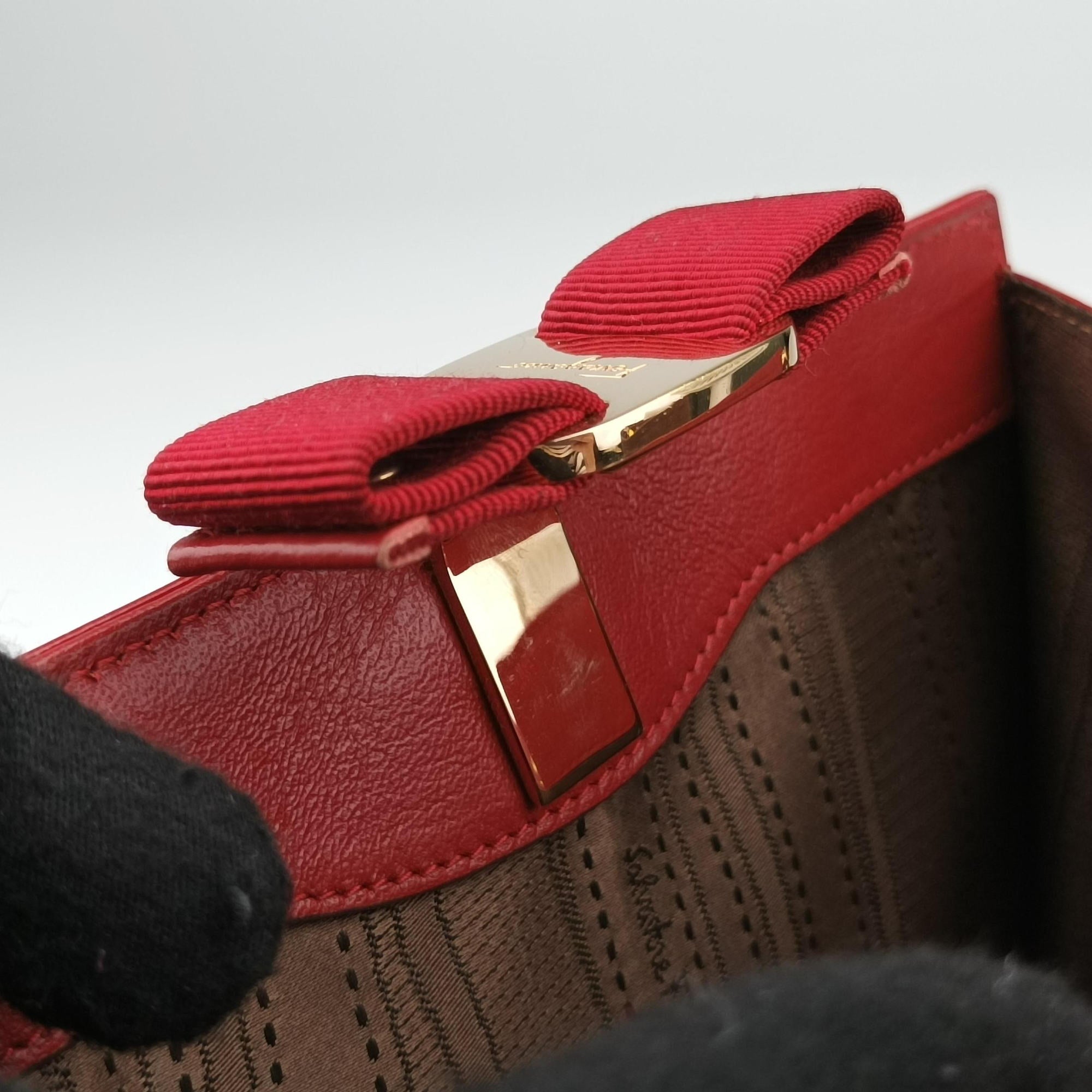 Vara Bow Red Patent Leather RN136180843ヴァラ リボン レッド パテントレザー RN136180843