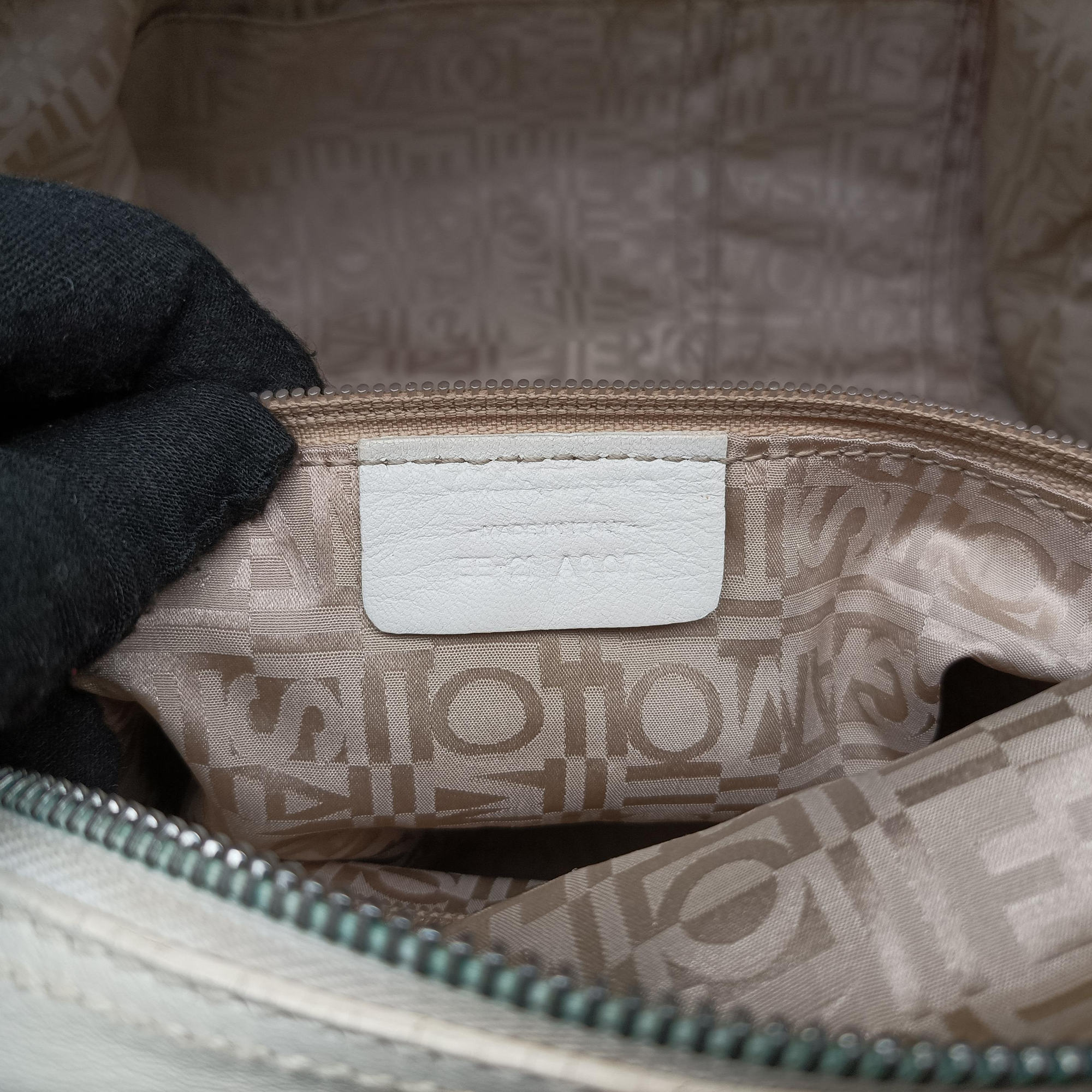 Vara Bow White Leather EE-21A907ヴァラ リボン ホワイト レザー EE-21A907