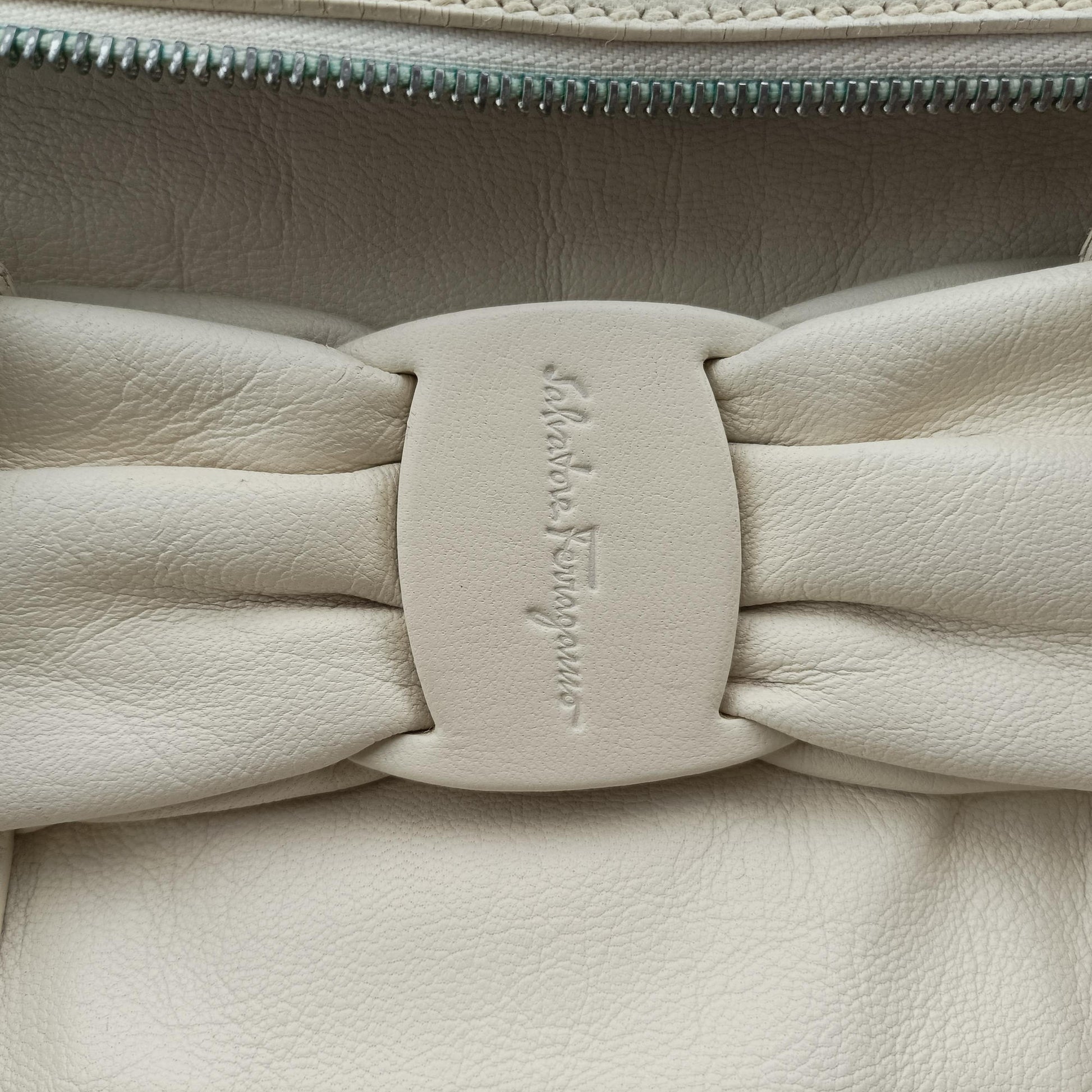 Vara Bow White Leather EE-21A907ヴァラ リボン ホワイト レザー EE-21A907
