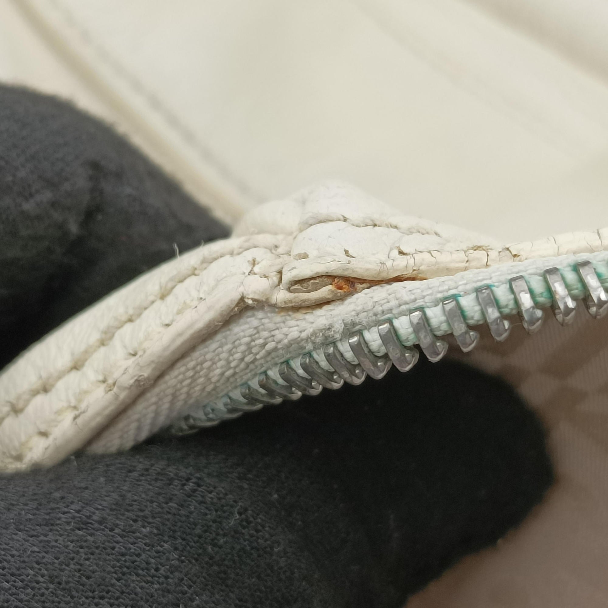 Vara Bow White Leather EE-21A907ヴァラ リボン ホワイト レザー EE-21A907