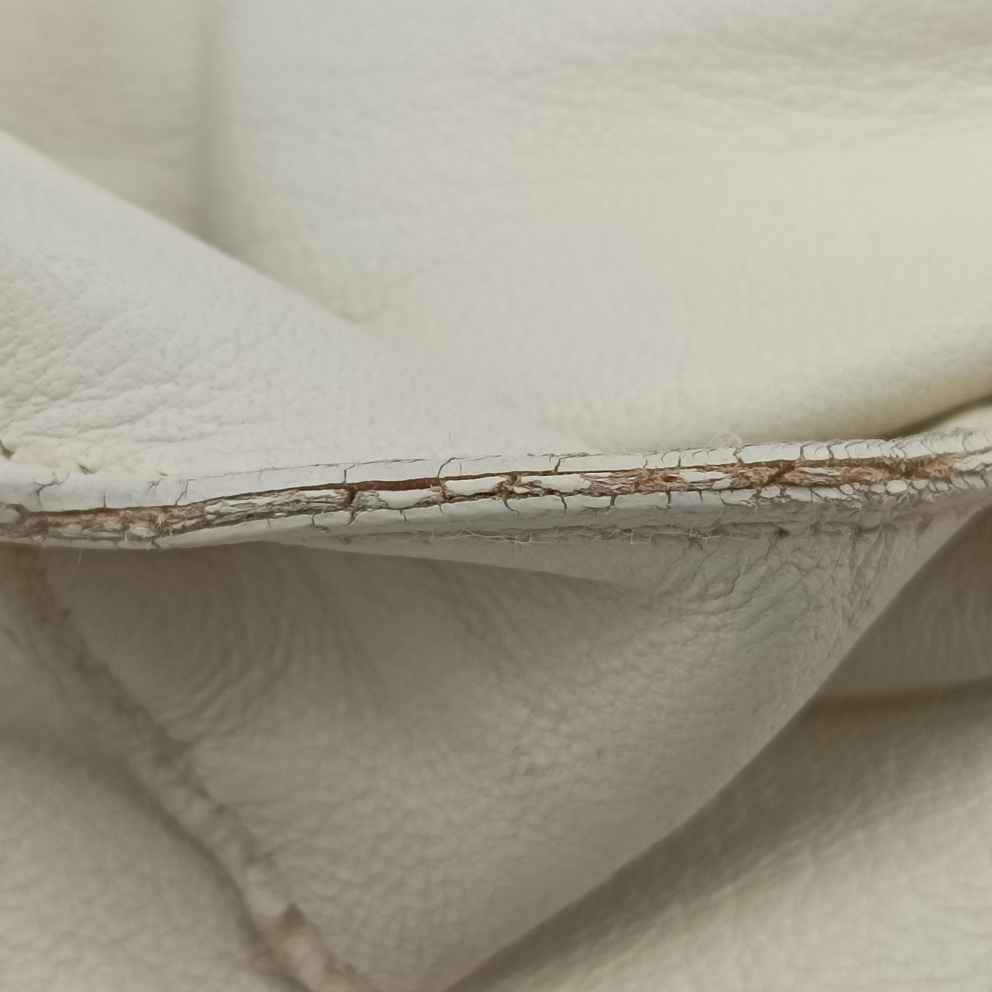 Vara Bow White Leather EE-21A907ヴァラ リボン ホワイト レザー EE-21A907