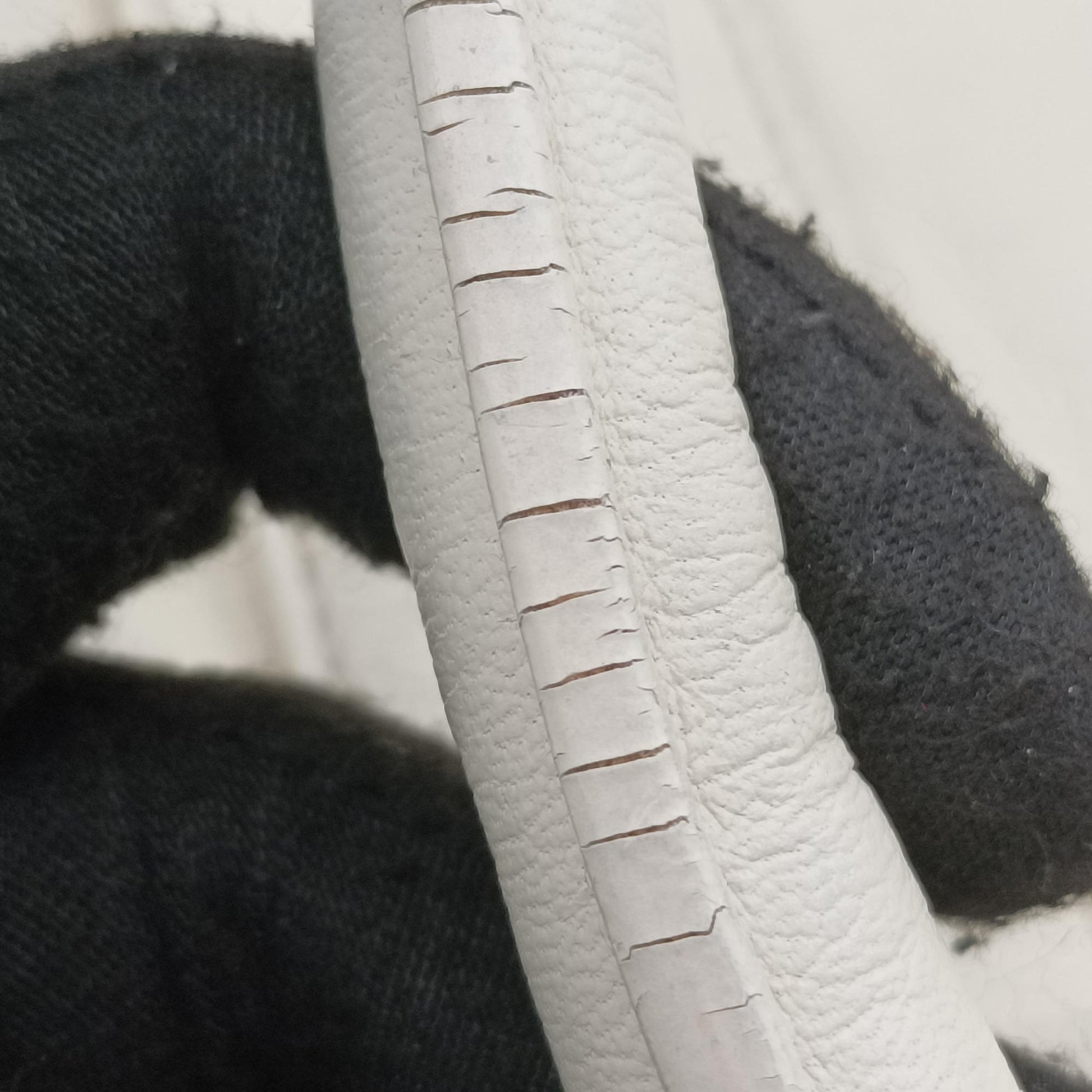 Vara Bow White Leather EE-21A907ヴァラ リボン ホワイト レザー EE-21A907