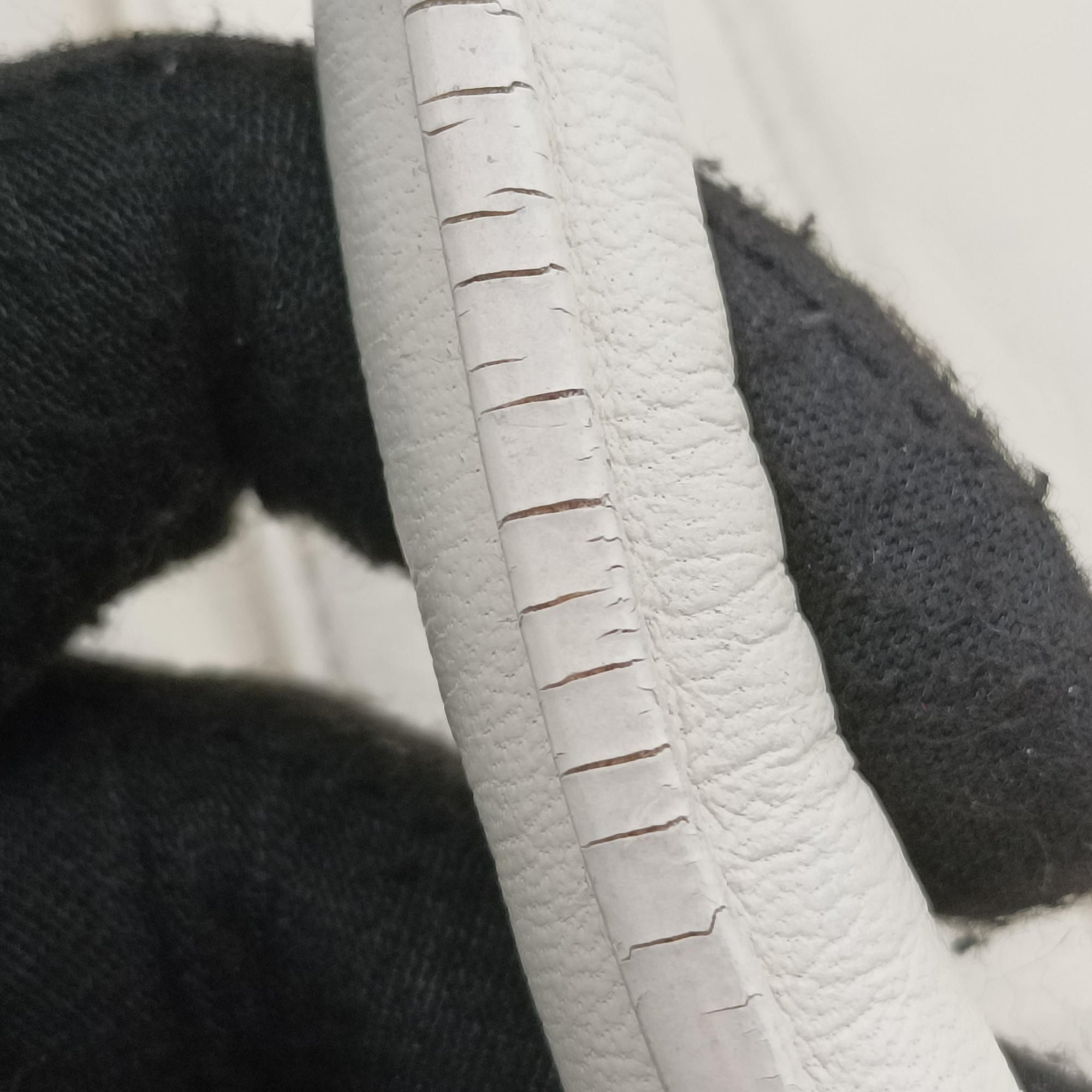 Vara Bow White Leather EE-21A907ヴァラ リボン ホワイト レザー EE-21A907