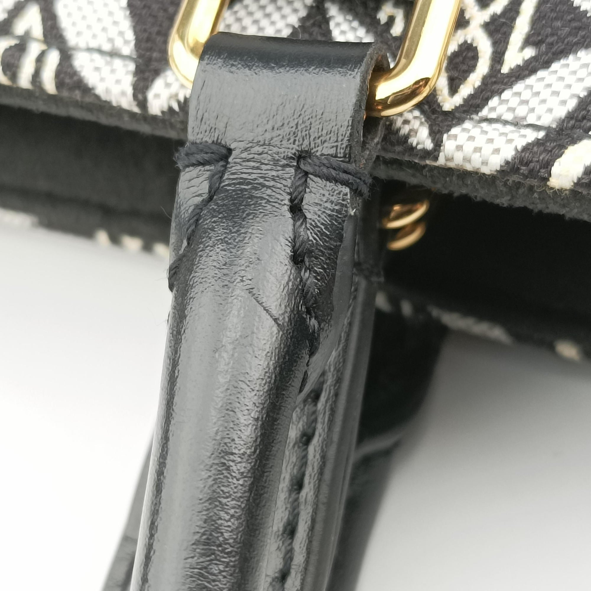 SINCE1854 On the Go GM Black×White jacquard canvas x leather M57207 FL4240 IC ChipSINCE1854 オンザゴーGM　 ブラック×ホワイト ジャガードキャンバス×レザー M57207 FL4240 ICチップ
