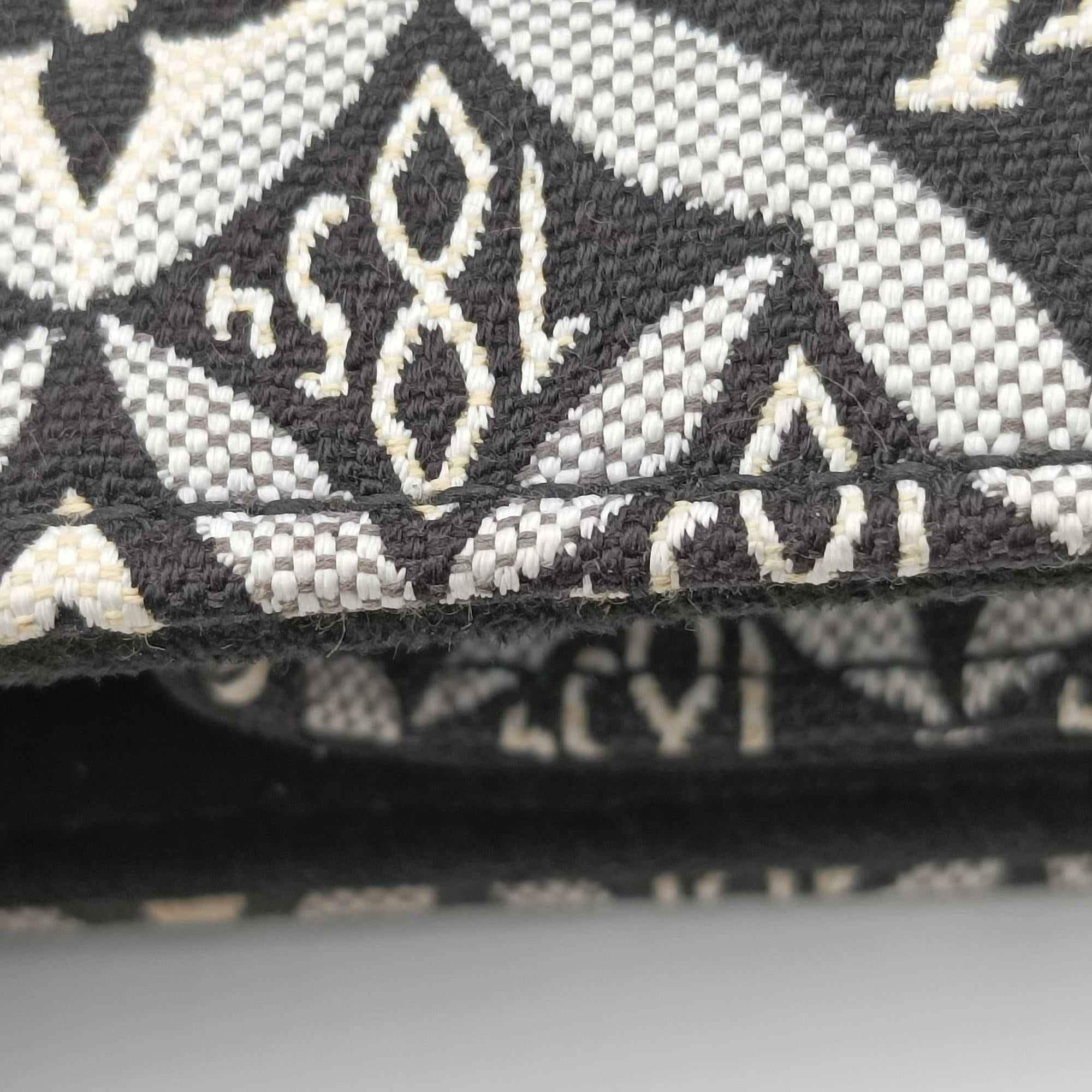 SINCE1854 On the Go GM Black×White jacquard canvas x leather M57207 FL4240 IC ChipSINCE1854 オンザゴーGM　 ブラック×ホワイト ジャガードキャンバス×レザー M57207 FL4240 ICチップ