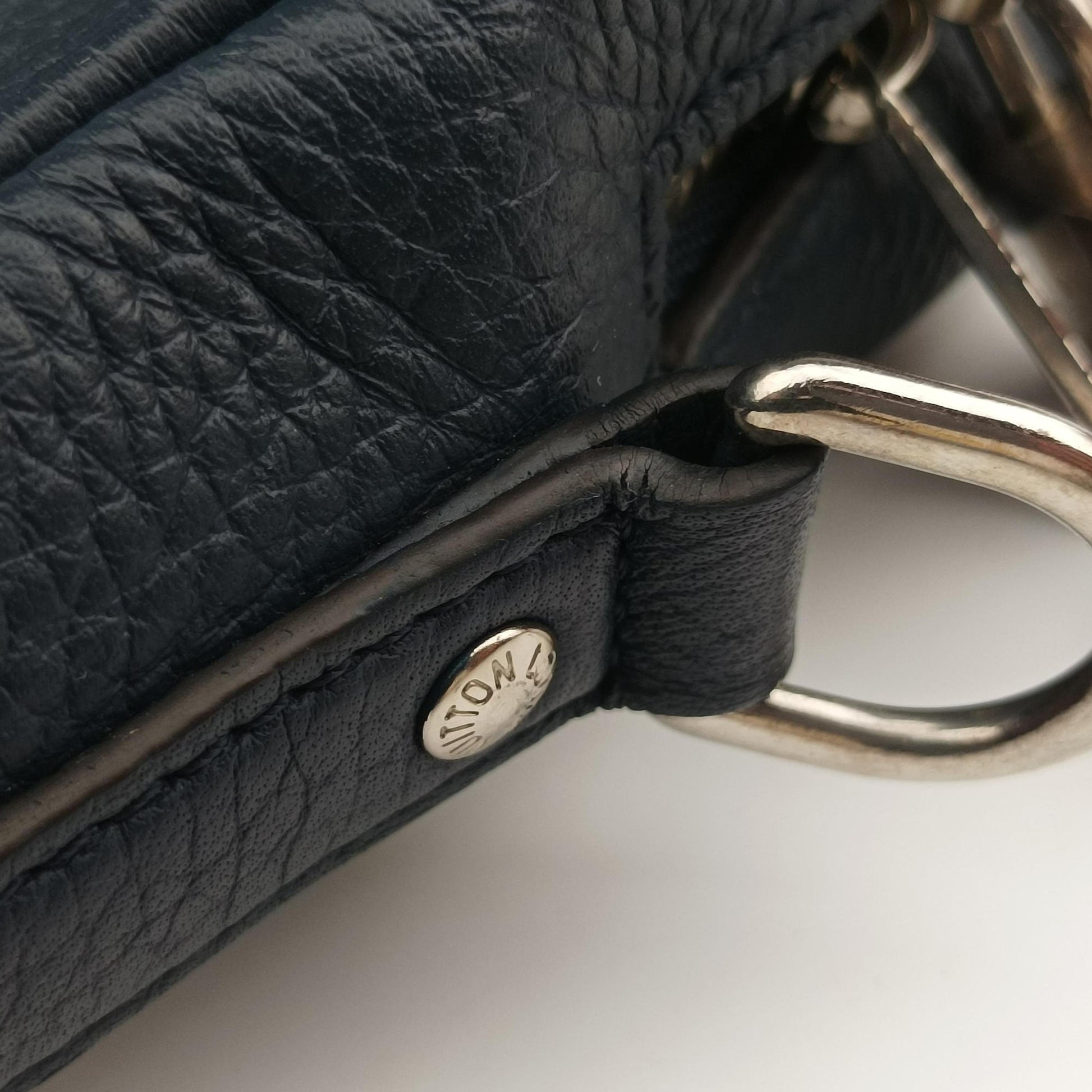 Armand Briefcase MM Navy Taurillon leather M54380 UB4157アルマンド ブリーフケース MM ネイビー トリヨンレザー M54380 UB4157