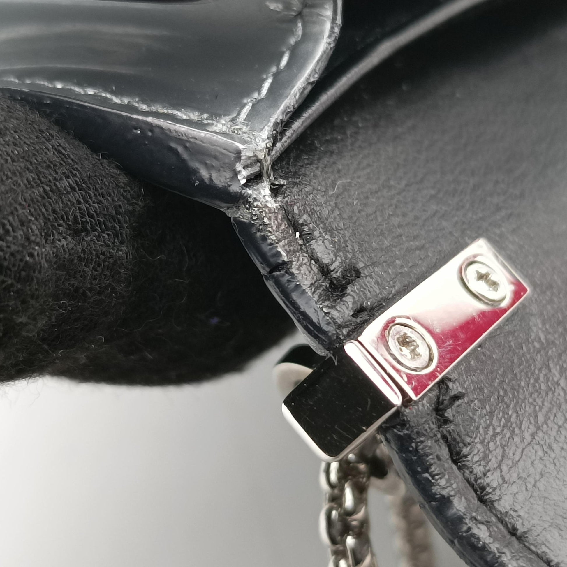 Chain Pouch Nube Spazzolato Leather  181 Eチェーン ポーチ ヌーベ  ブラッシュドレザー 181 E