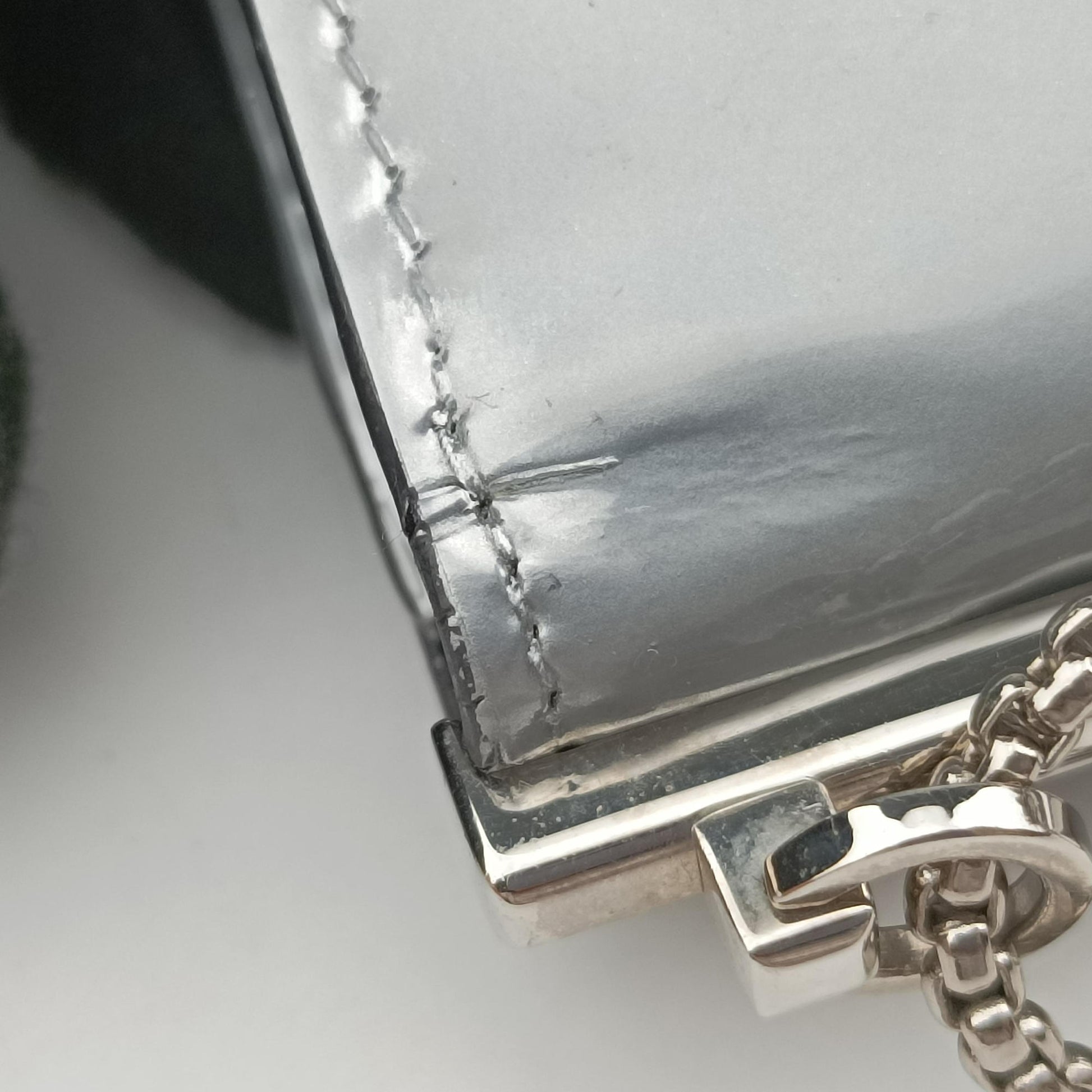 Chain Pouch Nube Spazzolato Leather  181 Eチェーン ポーチ ヌーベ  ブラッシュドレザー 181 E